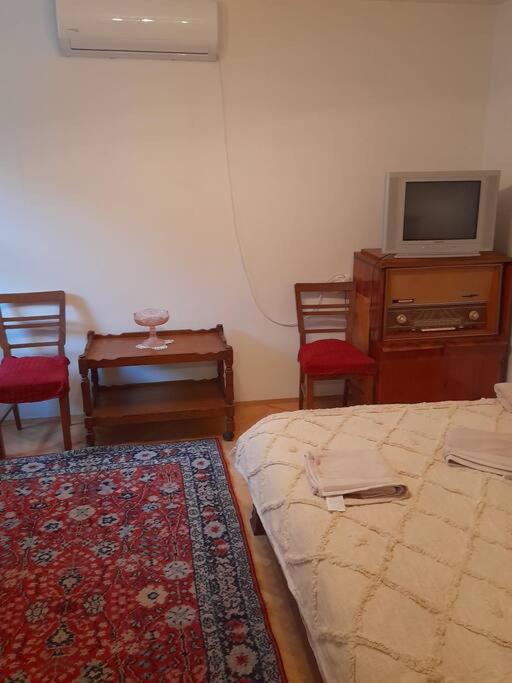 Emese Central Square Vintage Apartment