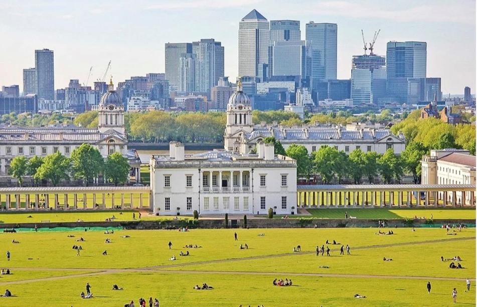 Apartment in Greenwich Near The 02 With A Balcony and View