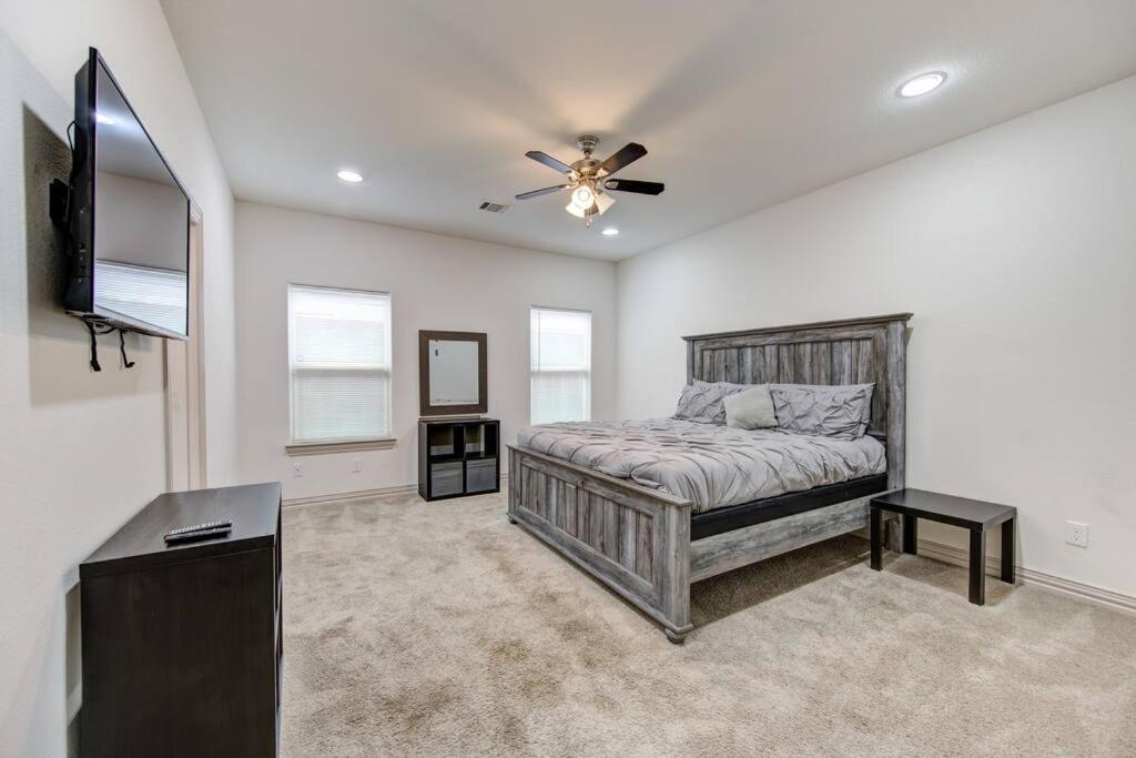 Cozy Luxury Home Near Downtown view 2