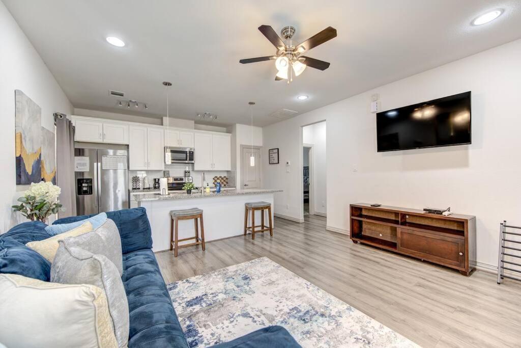 Cozy Luxury Home Near Downtown view 4