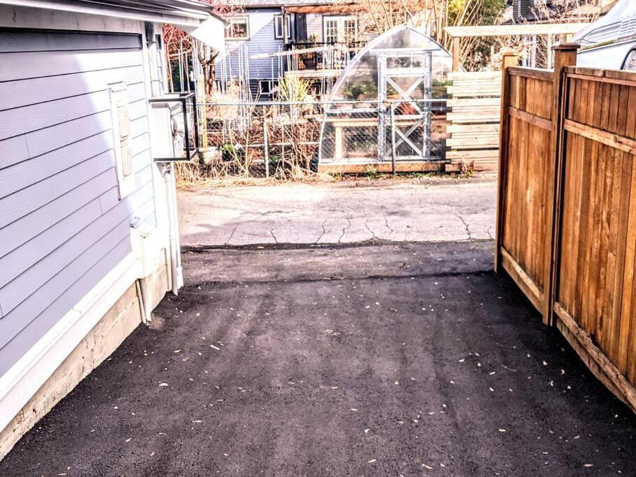 2 Bed Apartment Free Parking Central Location