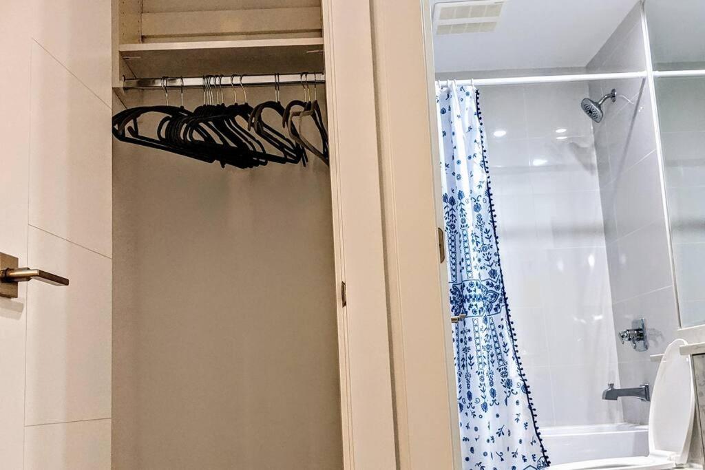 2 Bed Apartment Free Parking Central Location