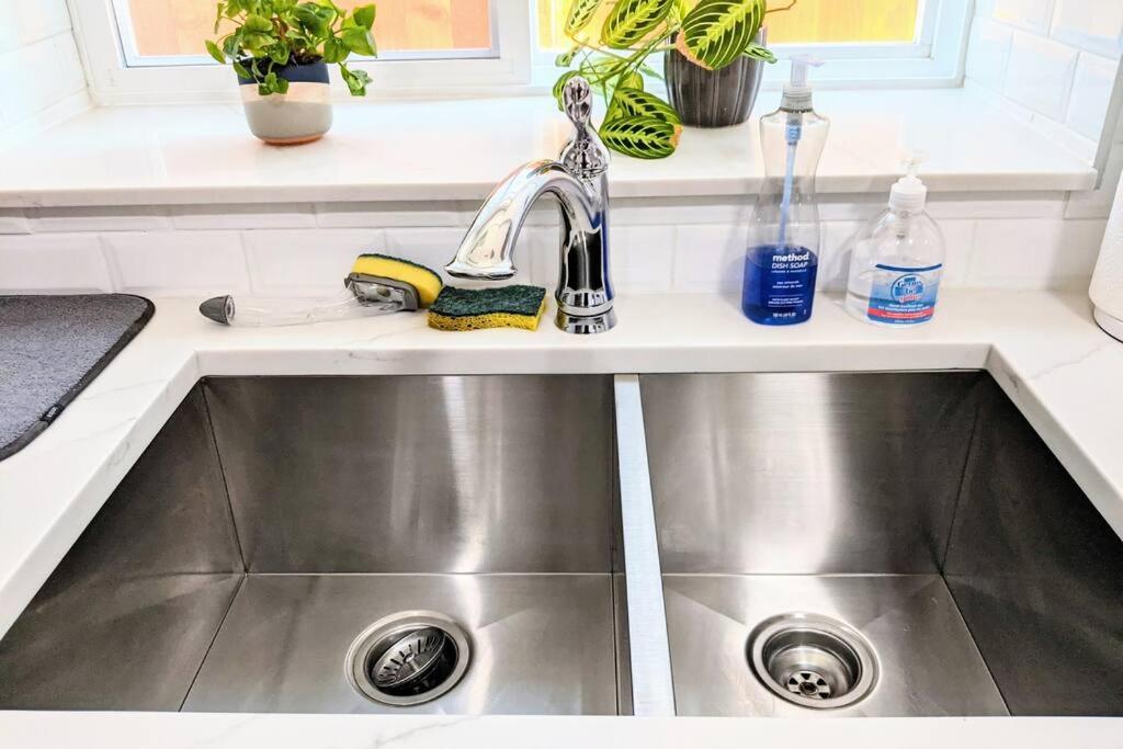2 Bed Apartment Free Parking Central Location
