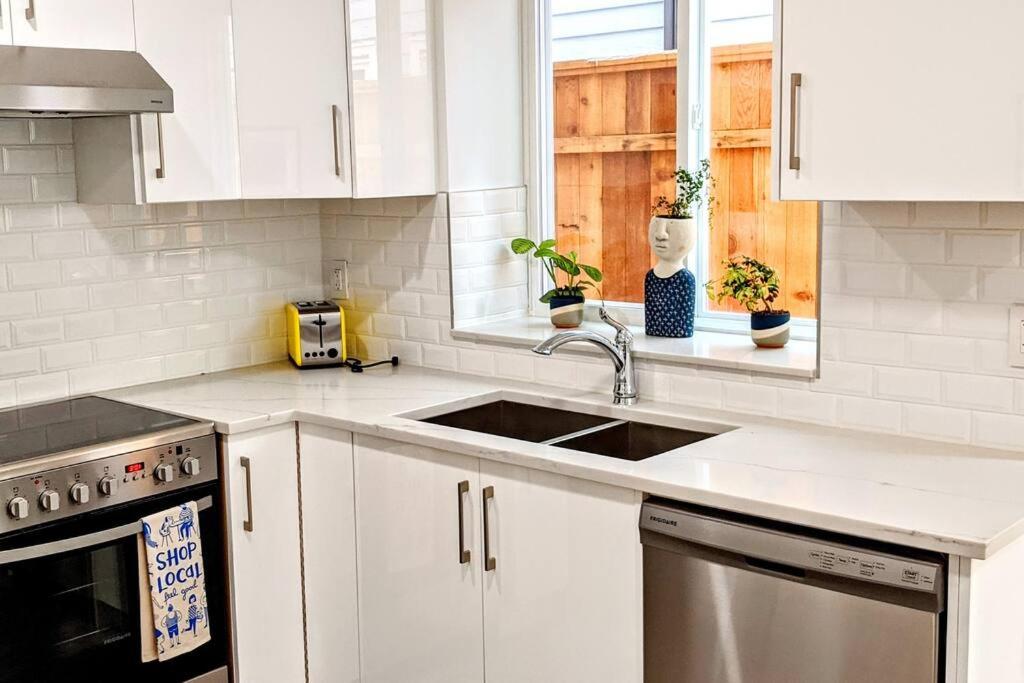 2 Bed Apartment Free Parking Central Location