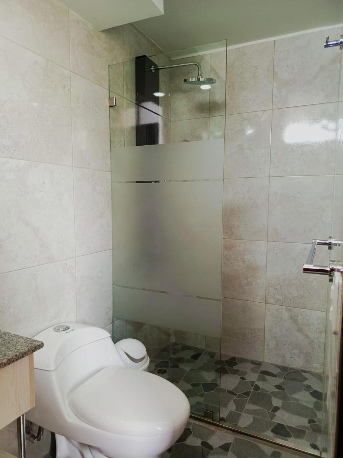 Departamento completo cerca de Embajada Americana