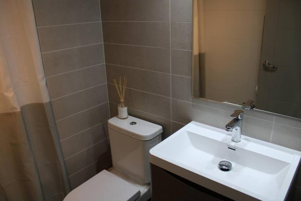 TuArriendoCL-B101 Depto con Hermosa Vista al Lago 4PAX 2D2B