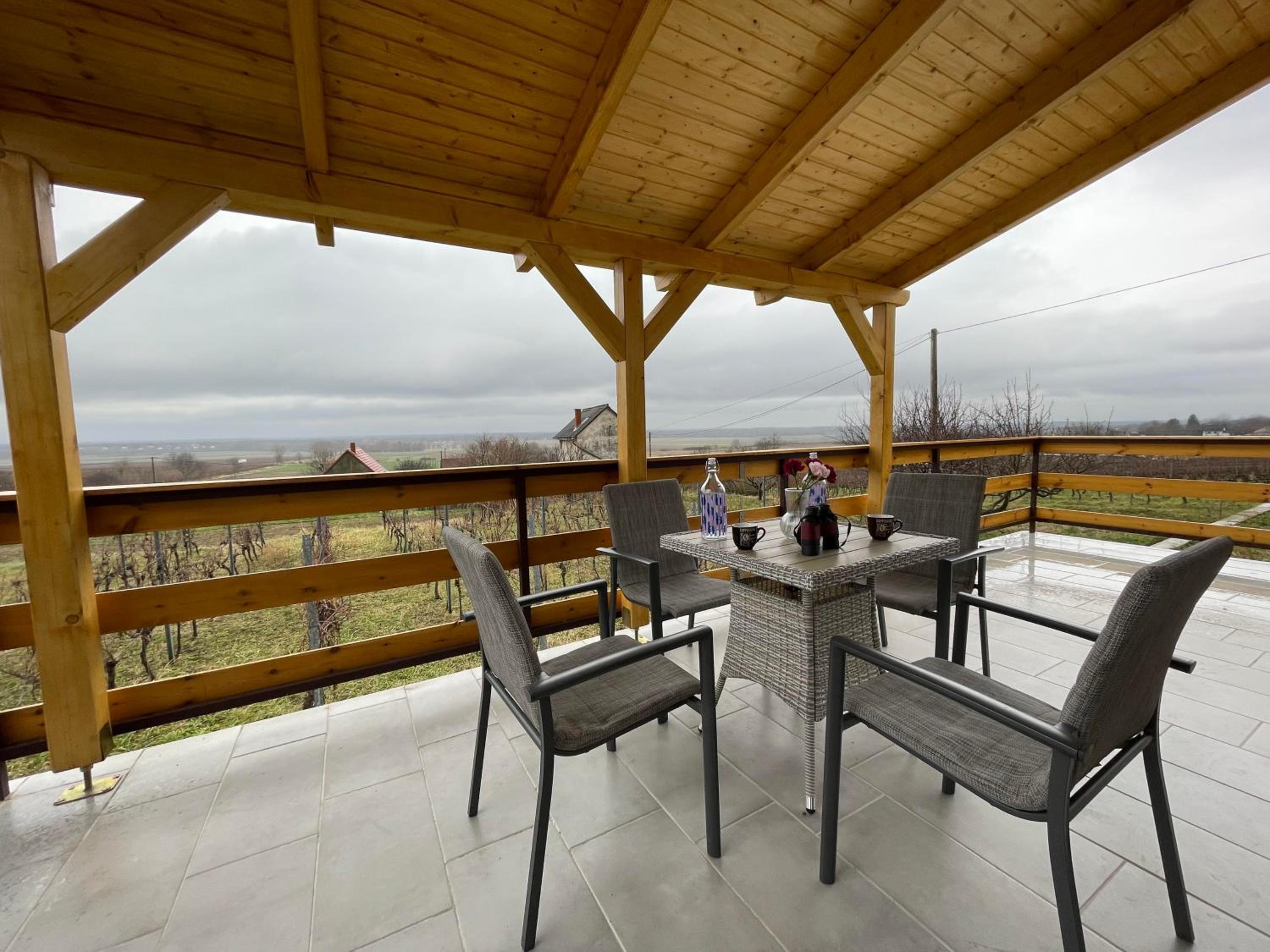 Alma Apartmanház