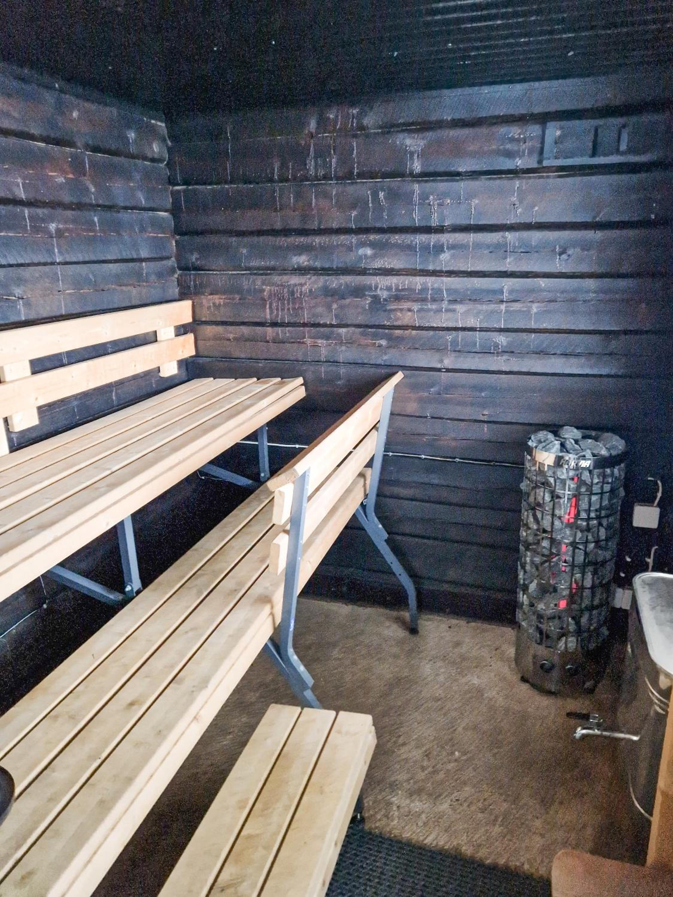 Lähderinne - 2 bedroom log cabin, private beach, wifi & sauna view 4