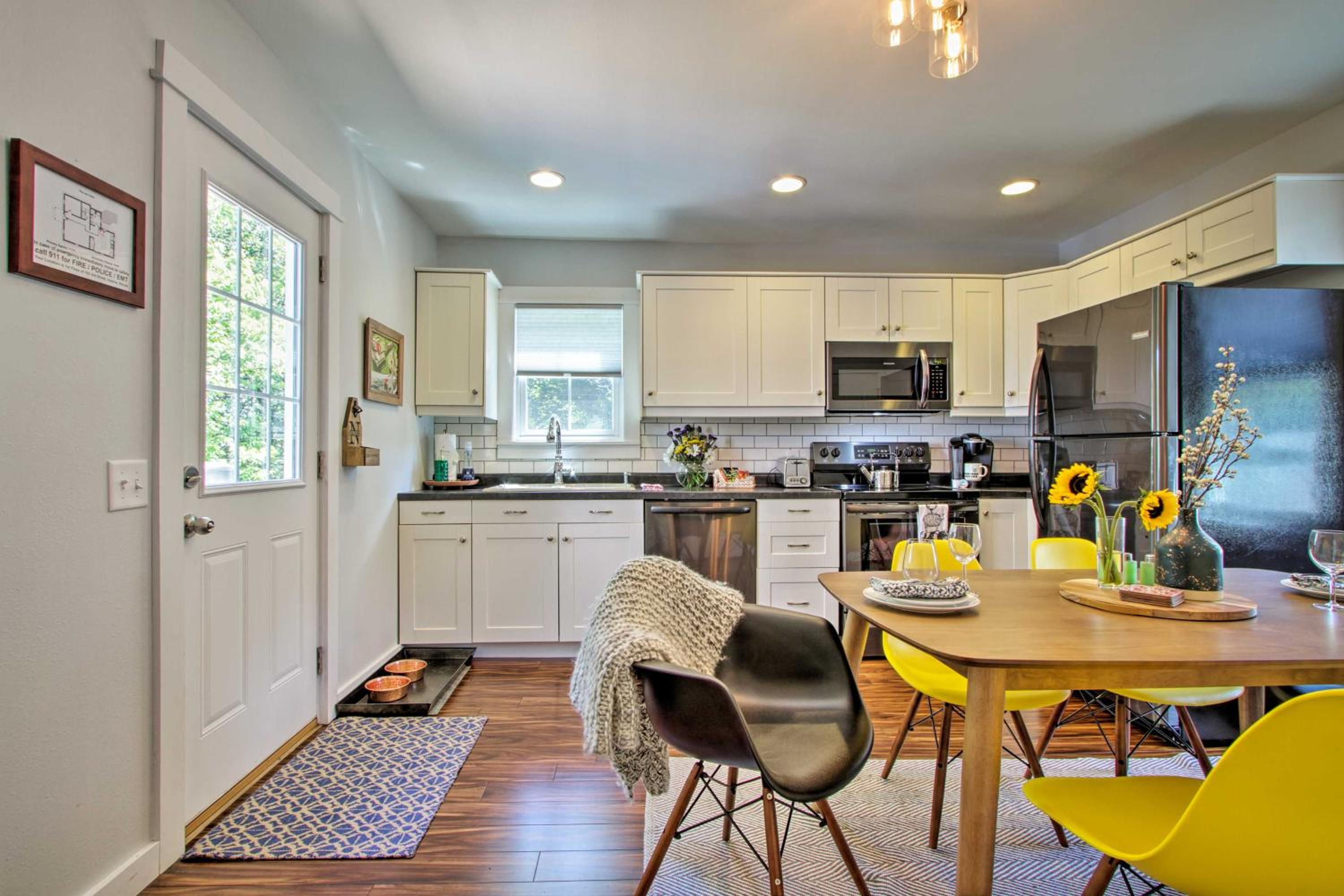 The Nook, boutique Galena cottage view 4