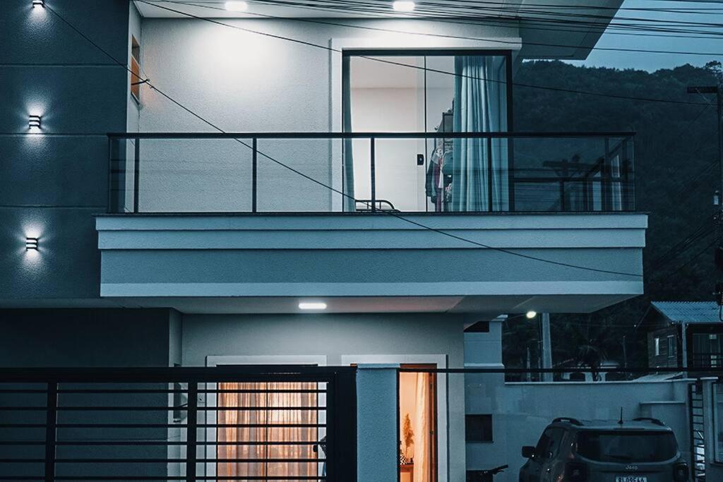 Sobrado amplo e confortável em Porto Belo