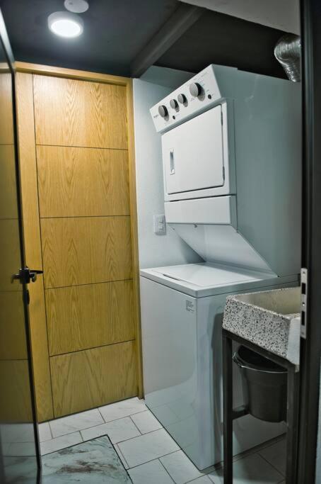 Roma Apartment with Private Terrace in CDMX photo 3