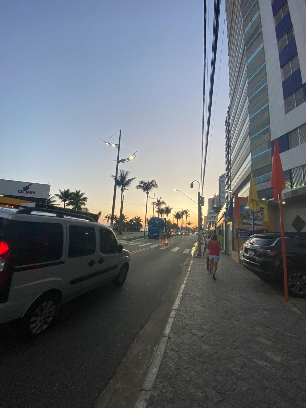 Apartamento kitnet pé na areia praia Ocian