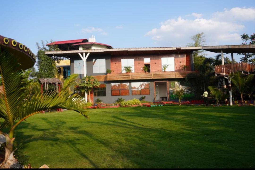 Leopard Farmhouse