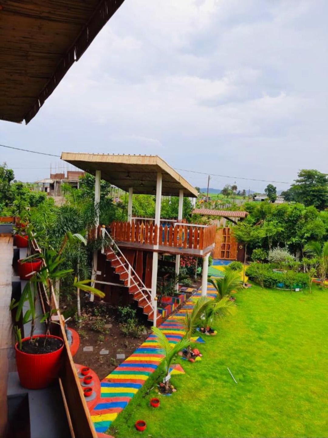 Leopard Farmhouse
