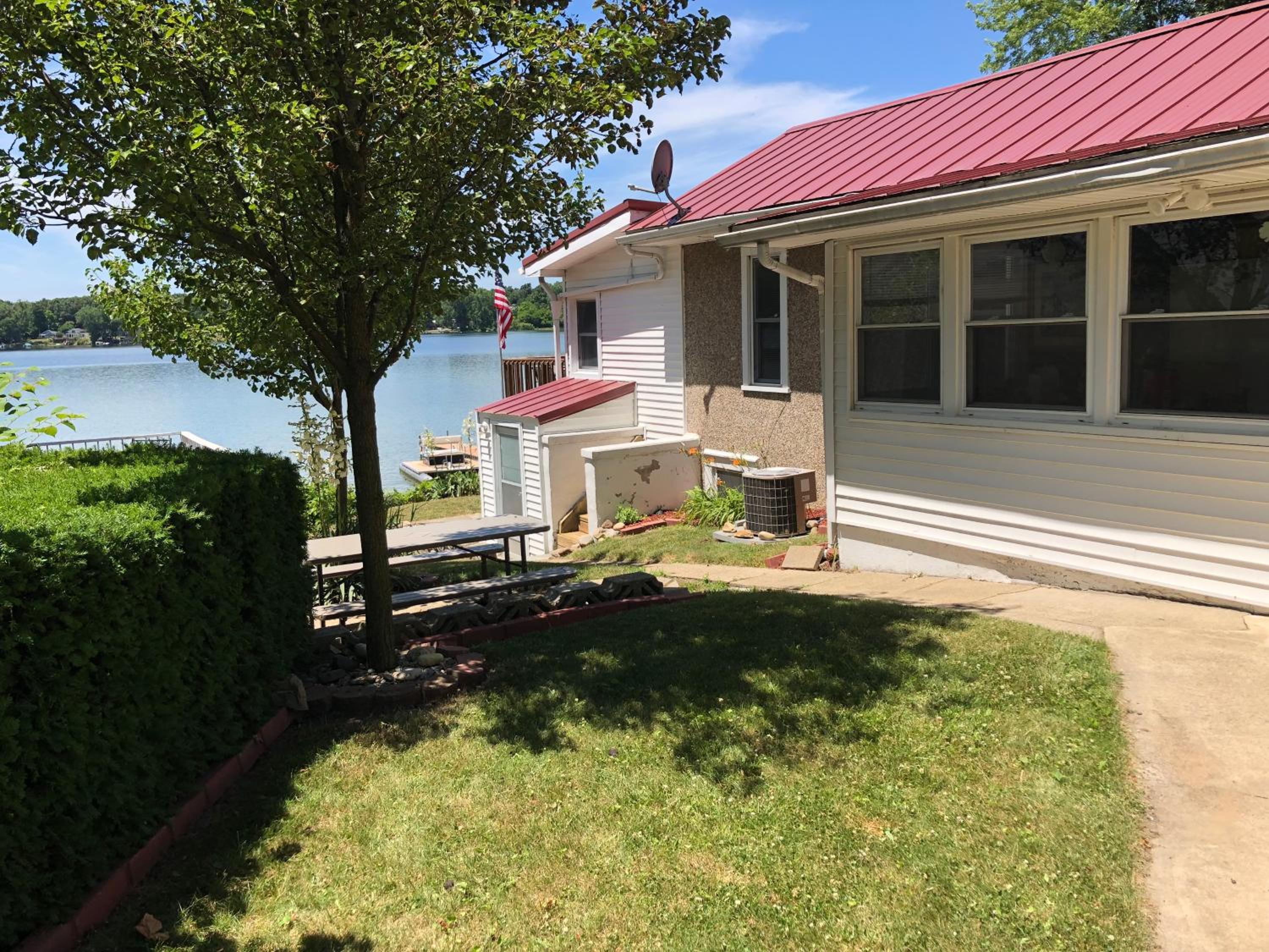 The Wellington Lake Cottage