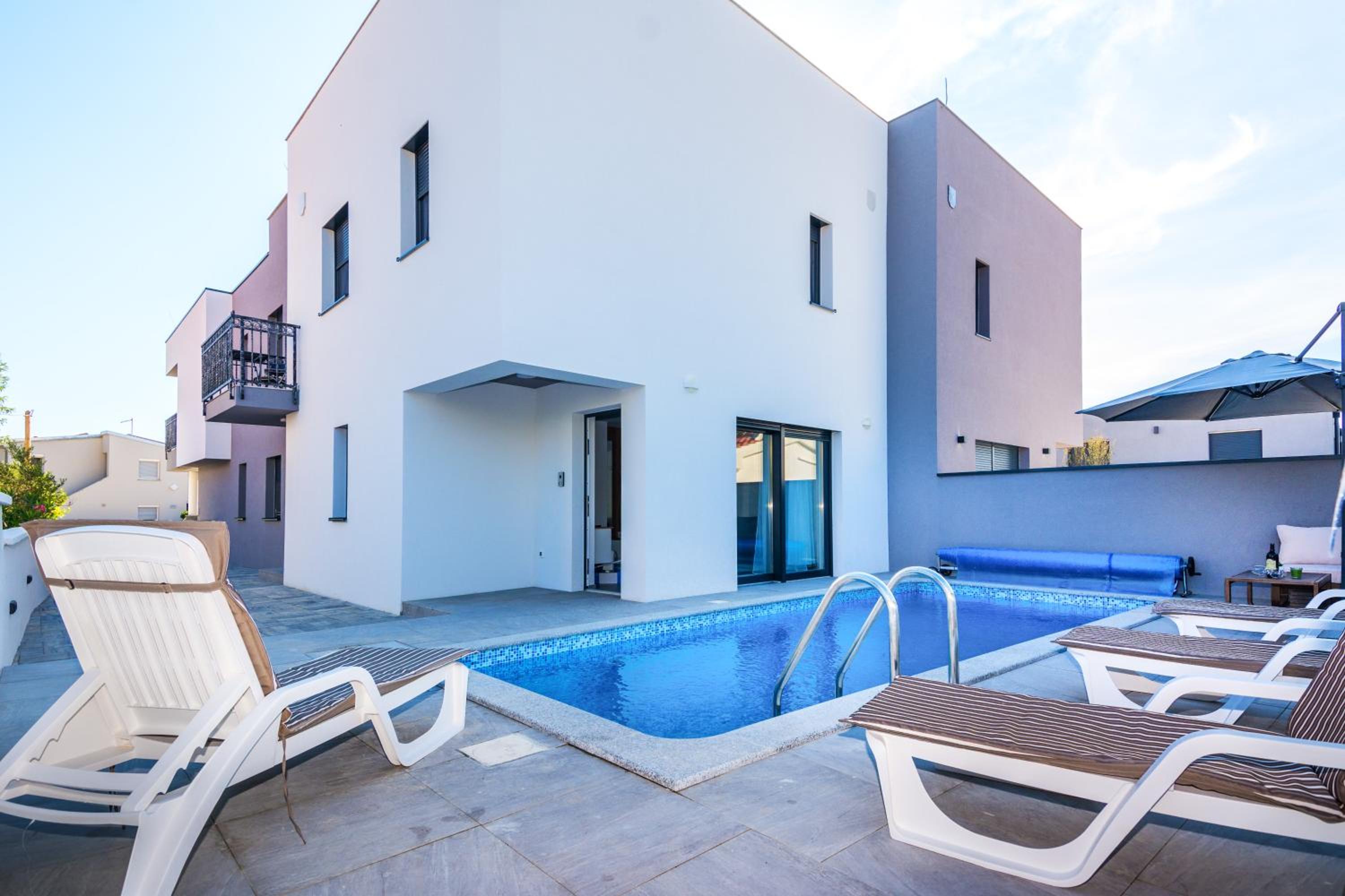 Apartments Spanic Haus mit Pool en Vir — recepcion & lobby