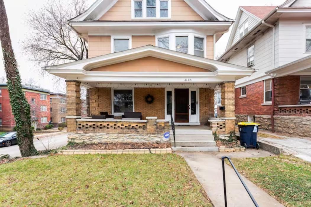 Historic Family Getaway, 5 Star Location, Royal Beds view 5