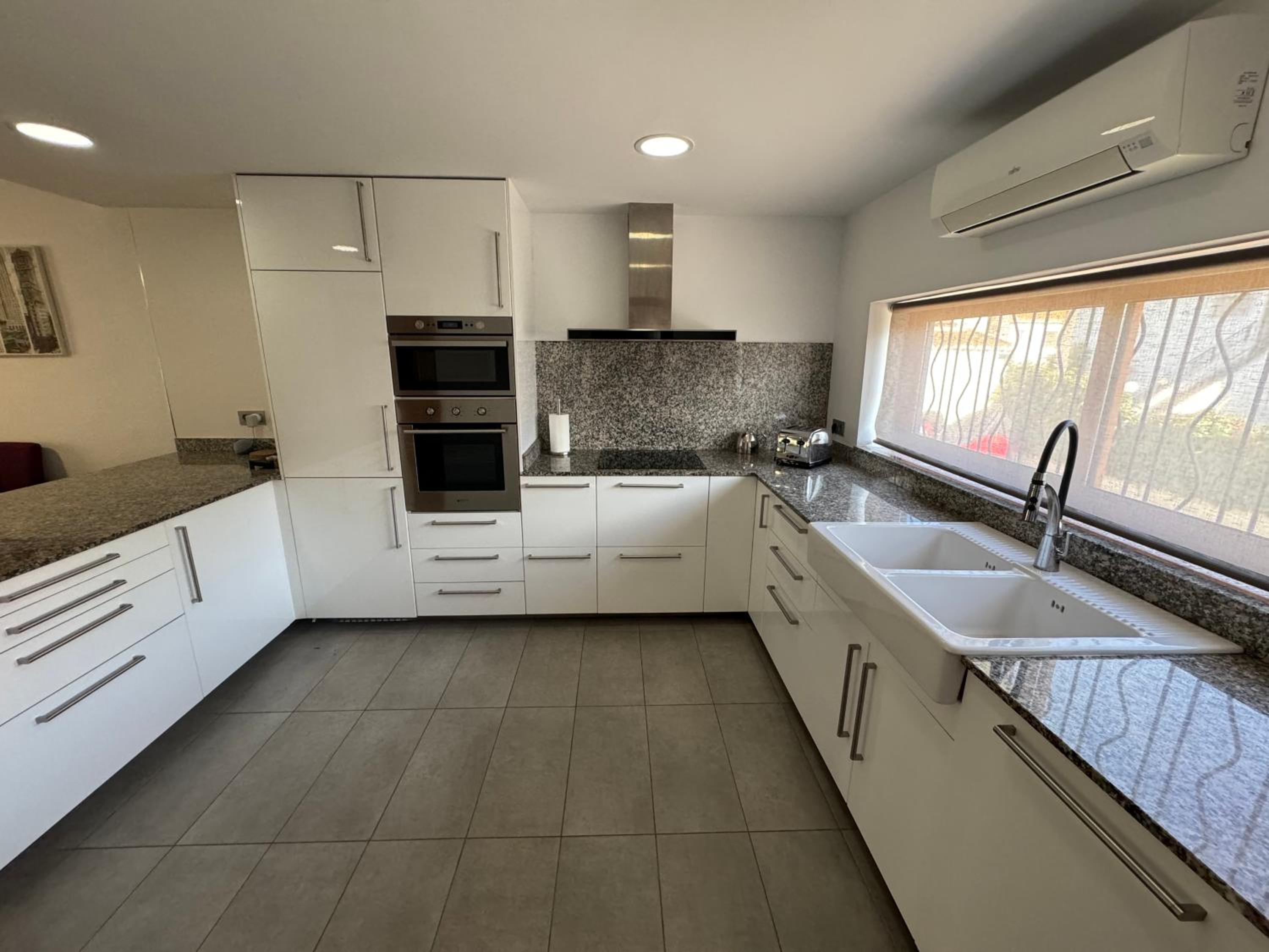 Contemporary House in Cabo Roig