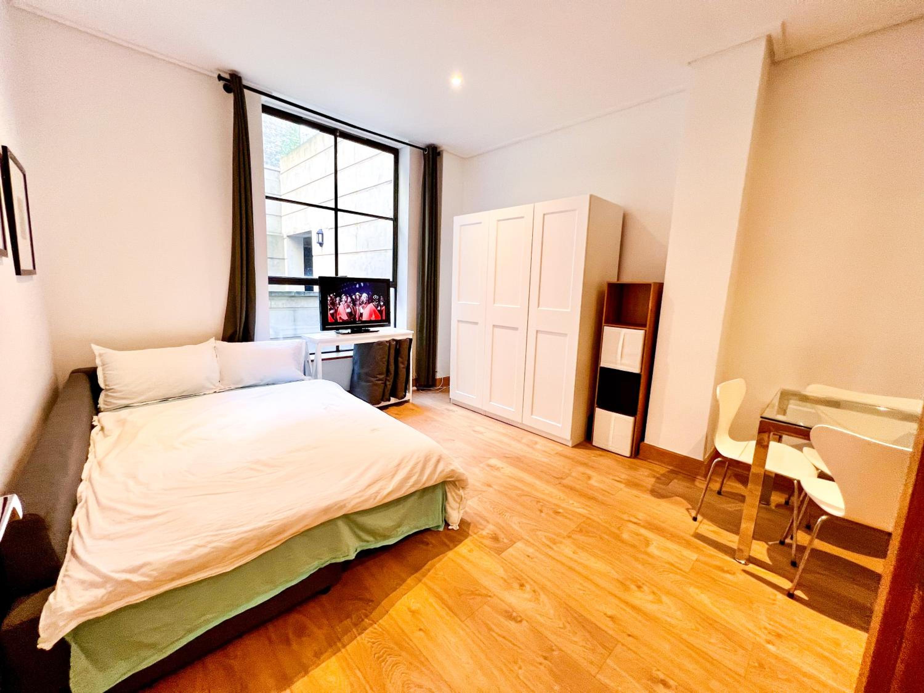 Excellent Entire Apartment Between St Pauls Cathedral and Covent Garden