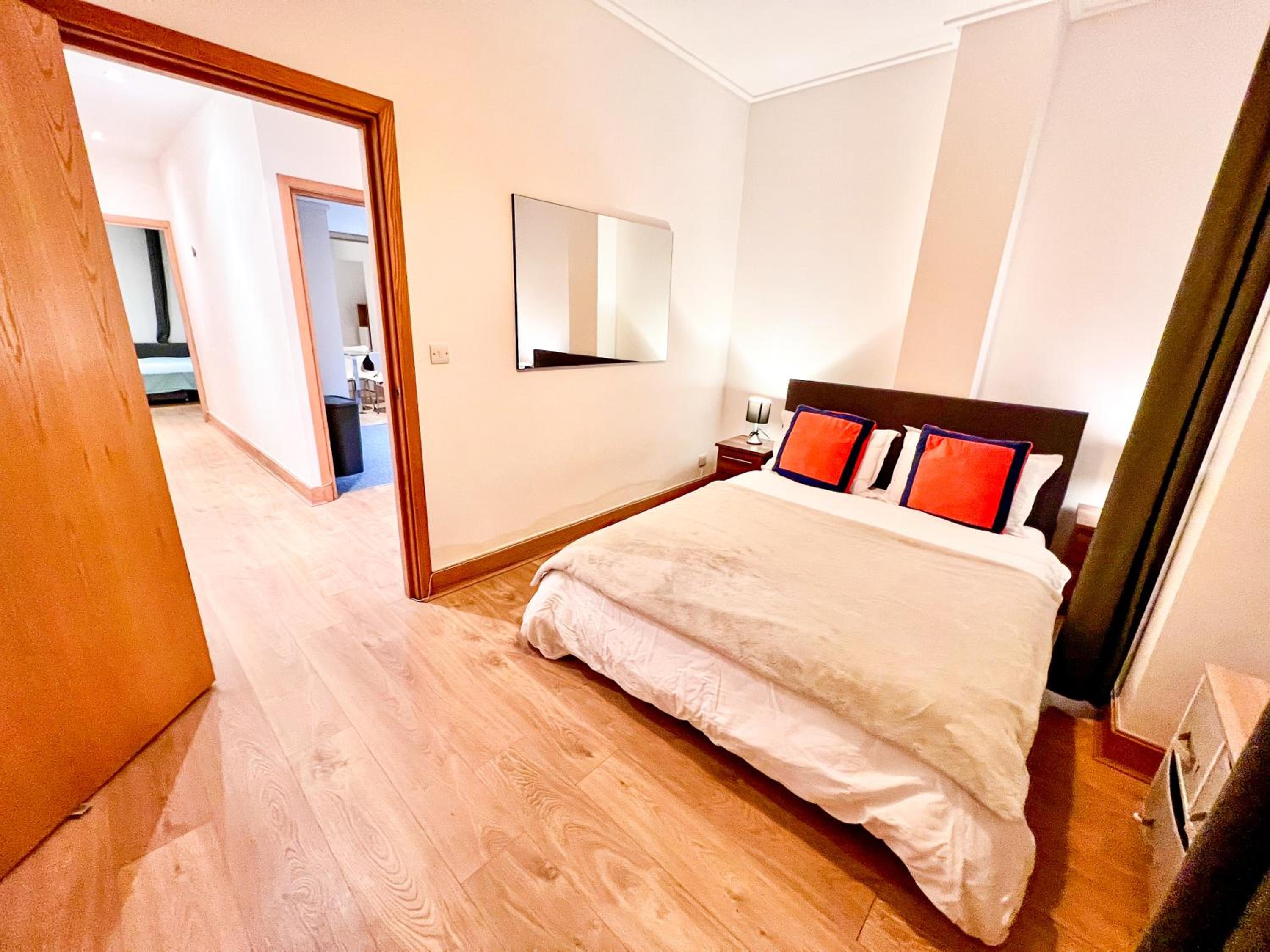 Excellent Entire Apartment Between St Pauls Cathedral and Covent Garden