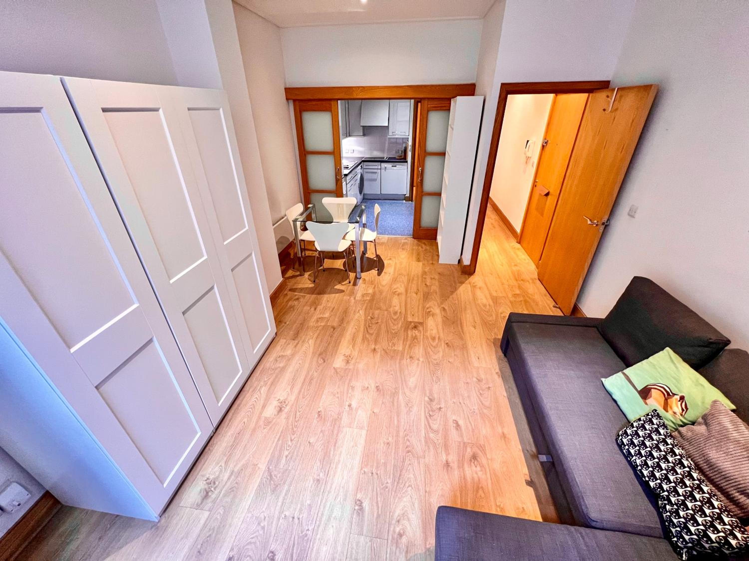 Excellent Entire Apartment Between St Pauls Cathedral and Covent Garden