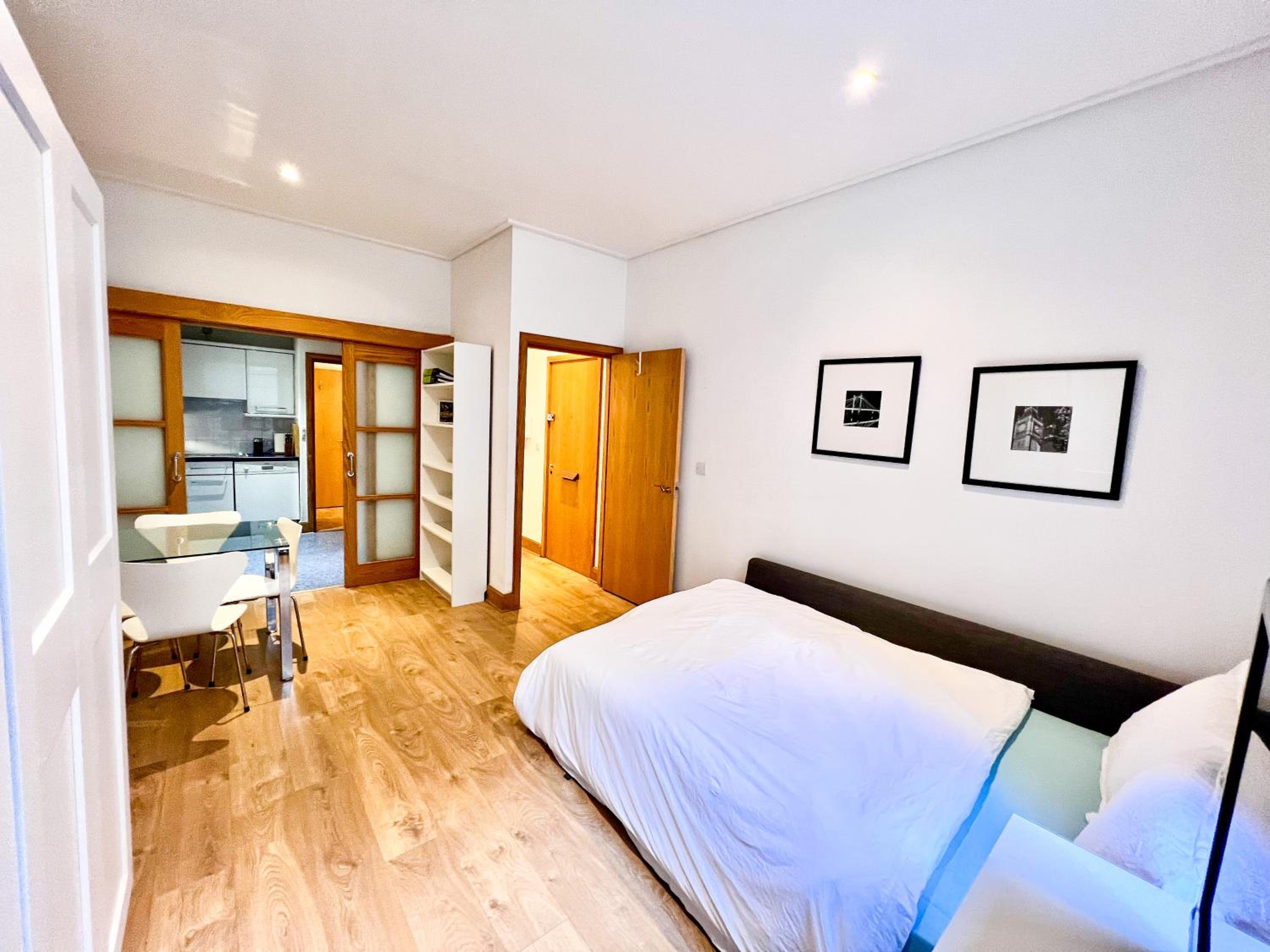 Excellent Entire Apartment Between St Pauls Cathedral and Covent Garden