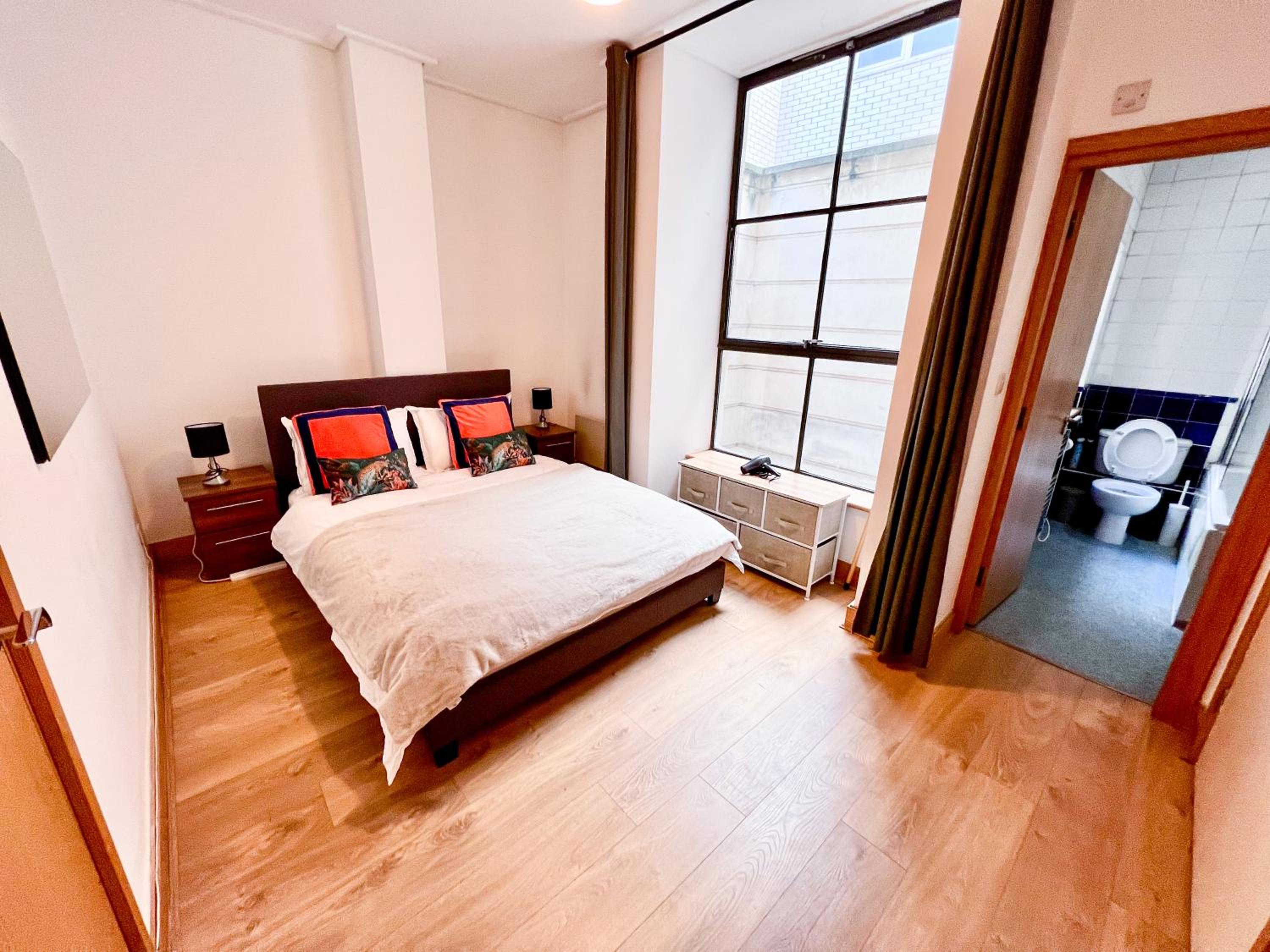 Excellent Entire Apartment Between St Pauls Cathedral and Covent Garden