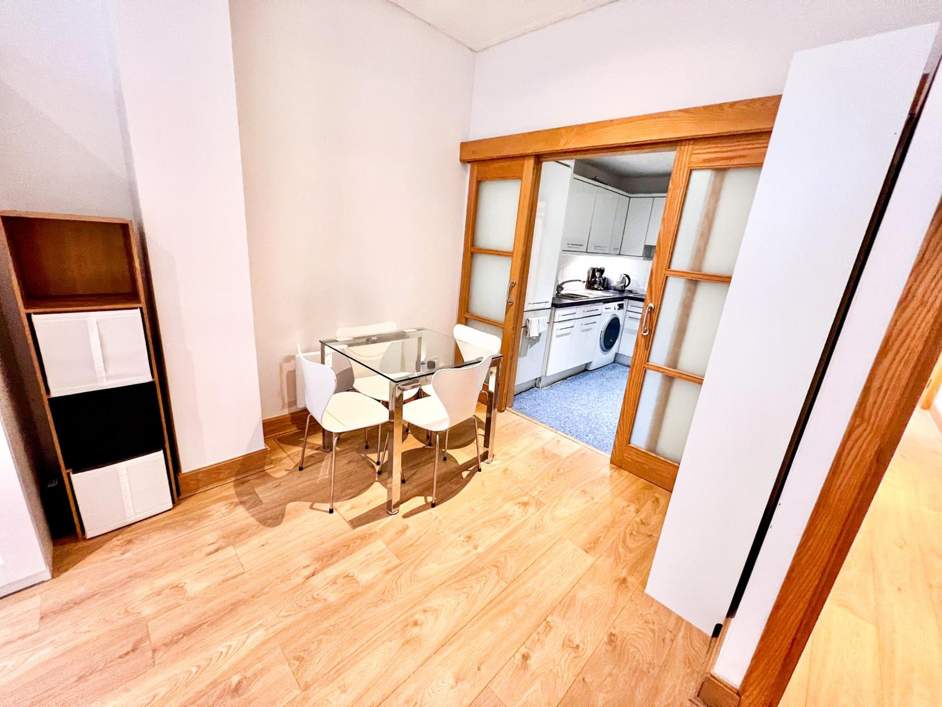 Excellent Entire Apartment Between St Pauls Cathedral and Covent Garden