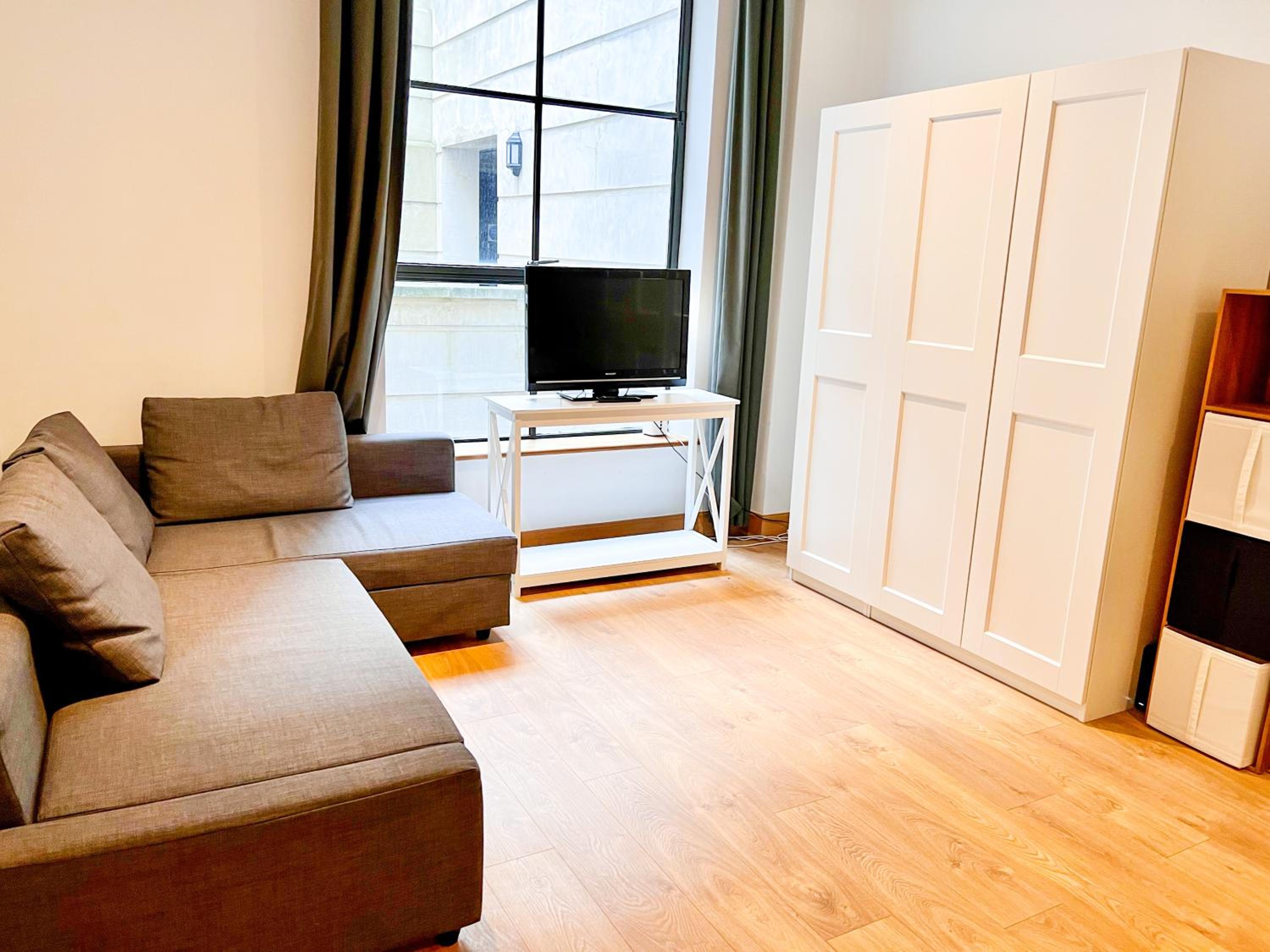 Excellent Entire Apartment Between St Pauls Cathedral and Covent Garden