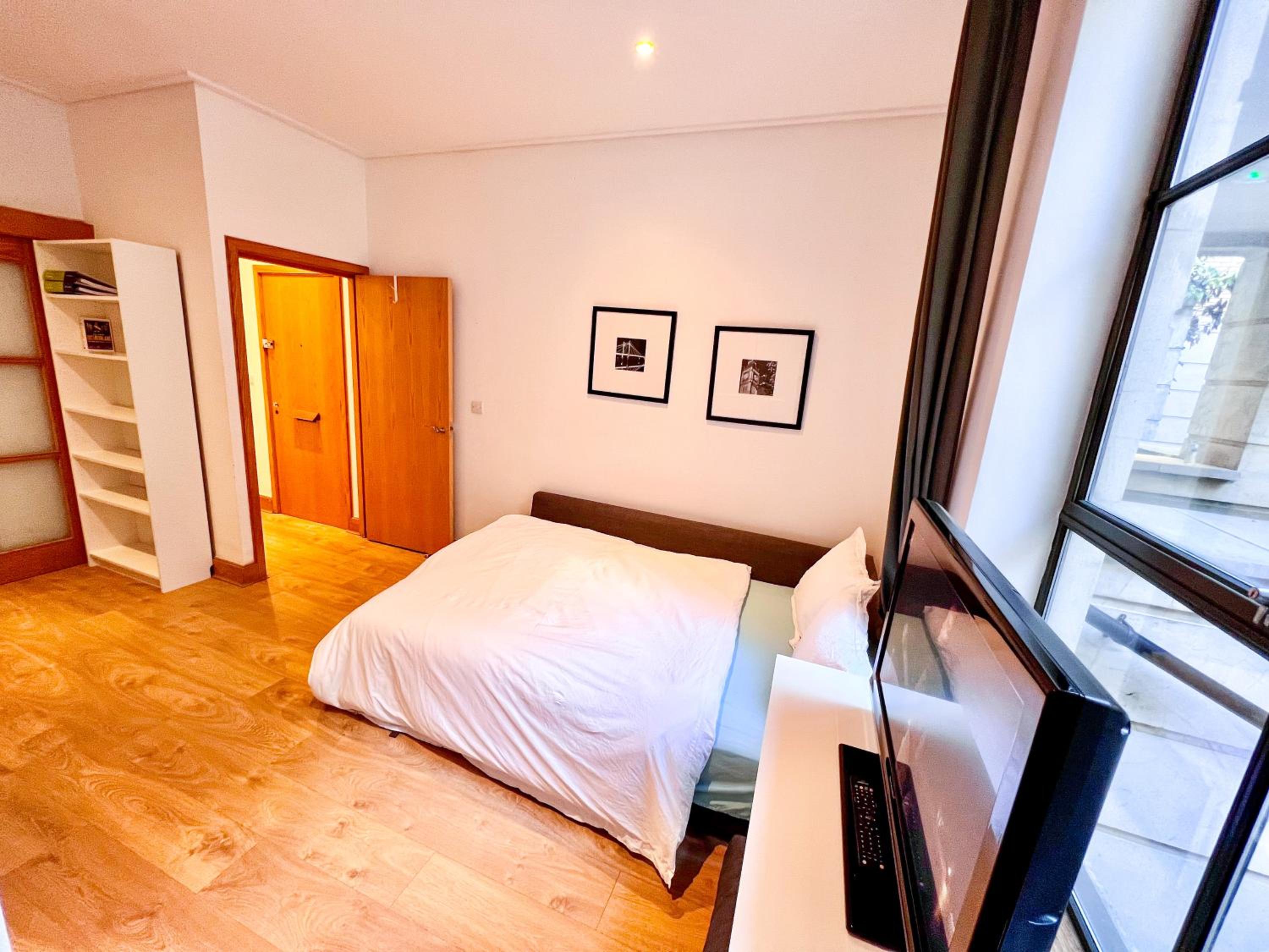 Excellent Entire Apartment Between St Pauls Cathedral and Covent Garden