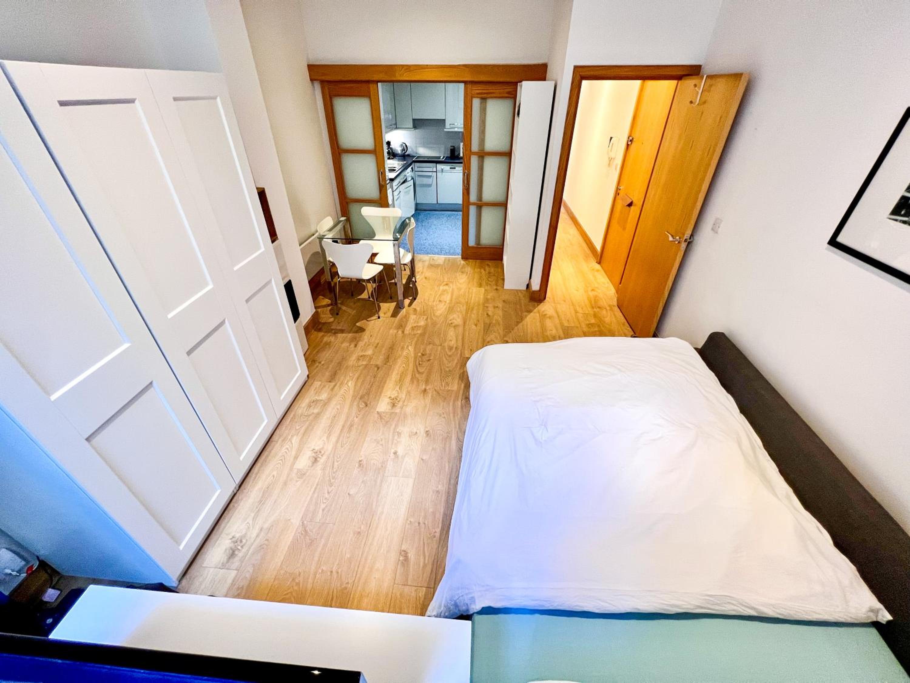 Excellent Entire Apartment Between St Pauls Cathedral and Covent Garden