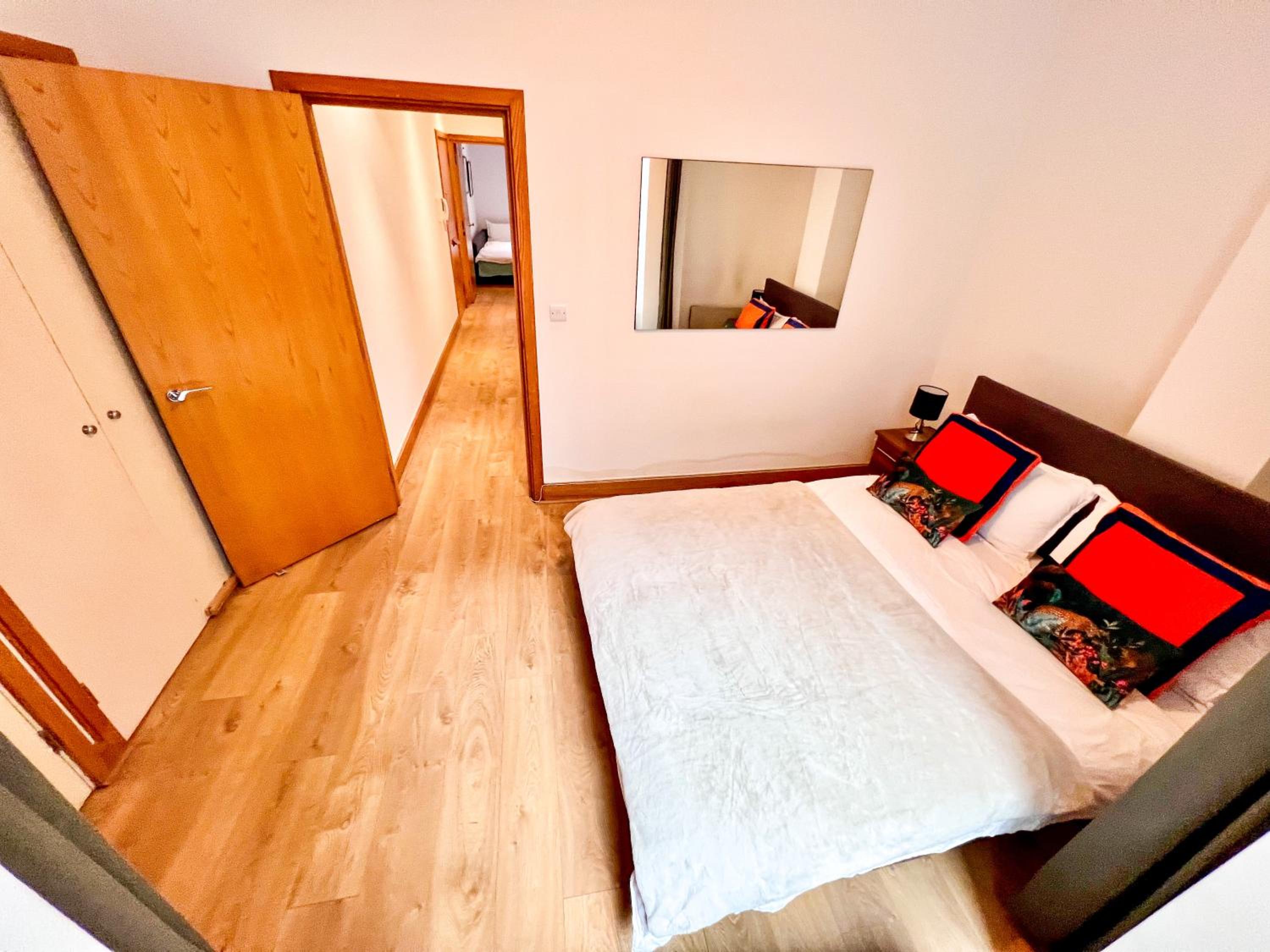 Excellent Entire Apartment Between St Pauls Cathedral and Covent Garden