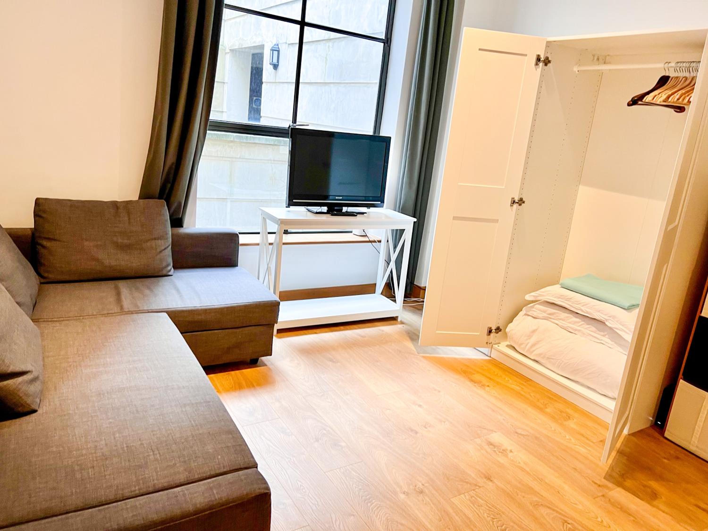 Excellent Entire Apartment Between St Pauls Cathedral and Covent Garden