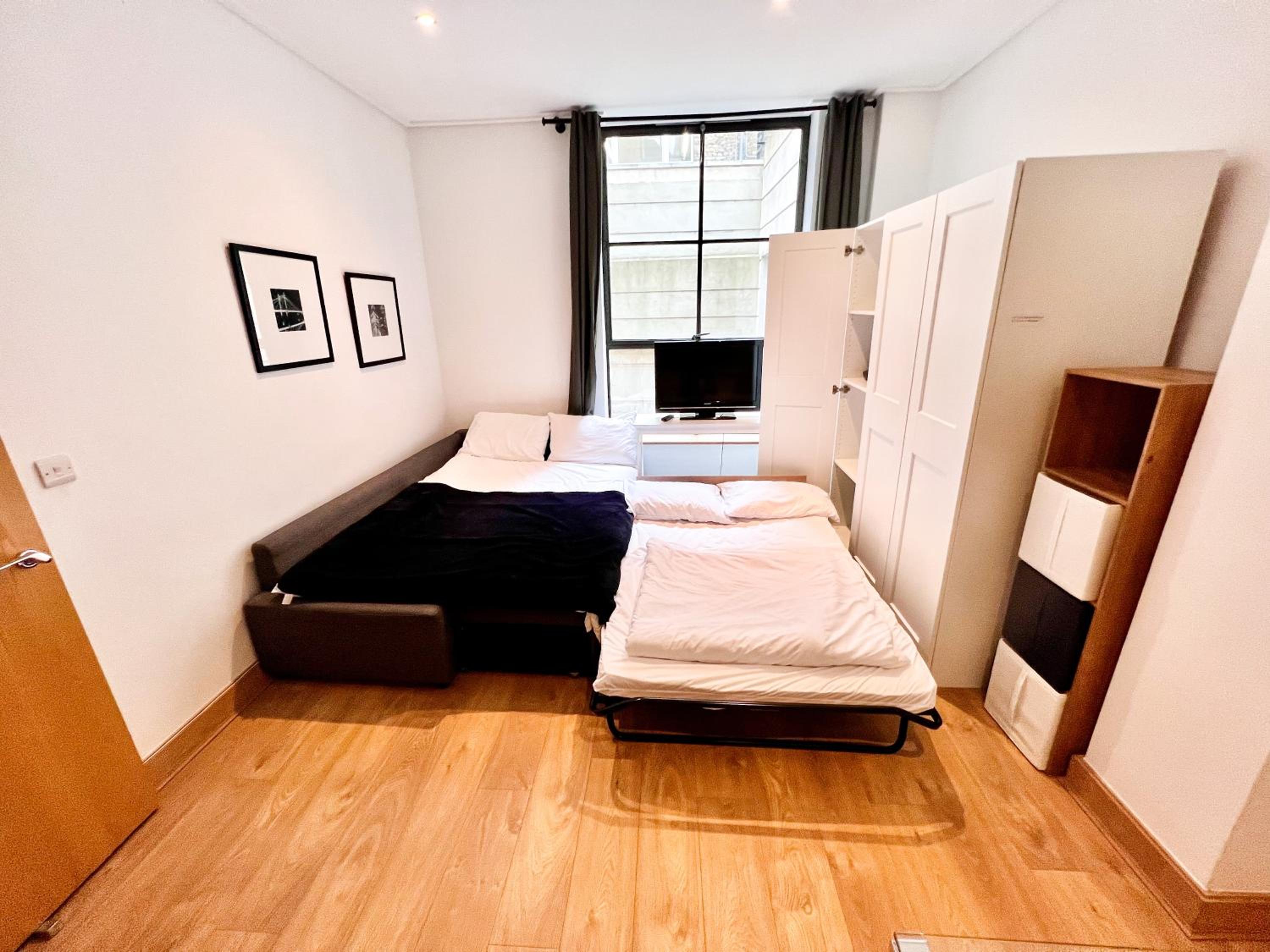 Excellent Entire Apartment Between St Pauls Cathedral and Covent Garden
