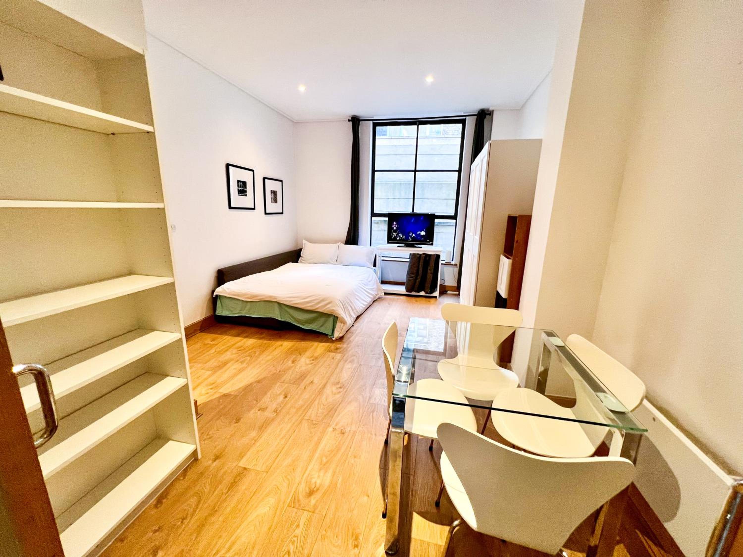 Excellent Entire Apartment Between St Pauls Cathedral and Covent Garden