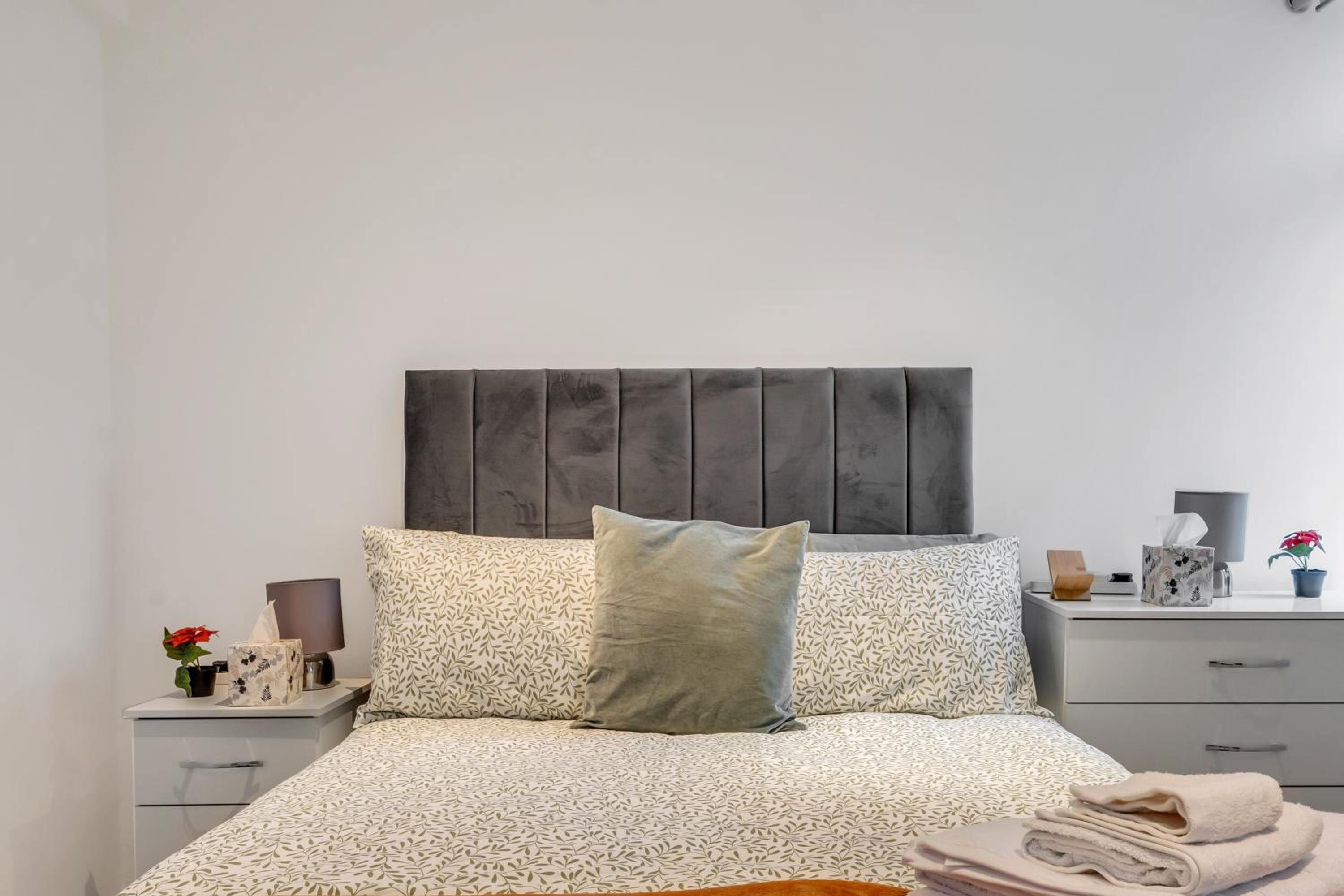 Central London, near Marble Arch, Oxford Street, Mayfair, One Bedroom Apartment