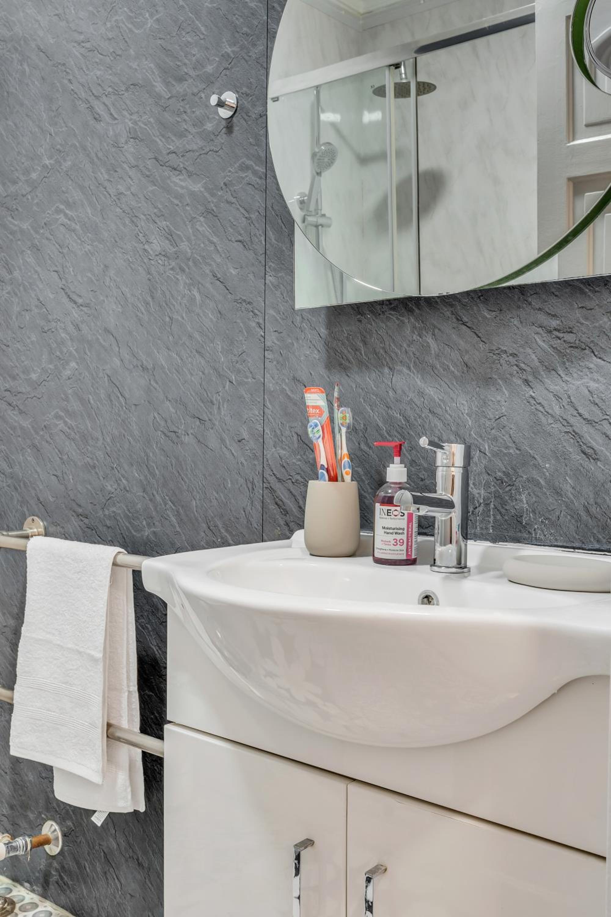 Central London, near Marble Arch, Oxford Street, Mayfair, One Bedroom Apartment