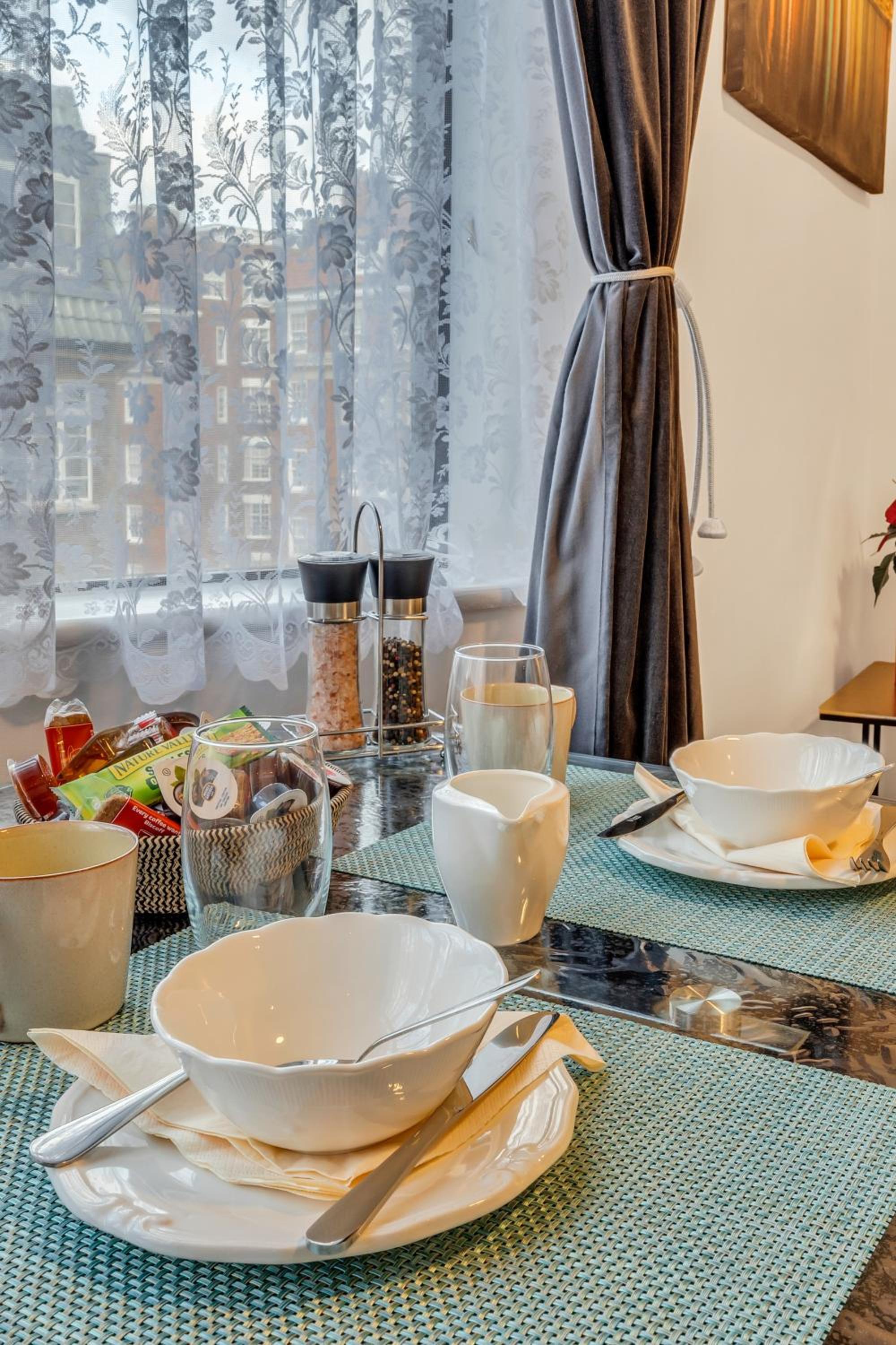 Central London, near Marble Arch, Oxford Street, Mayfair, One Bedroom Apartment