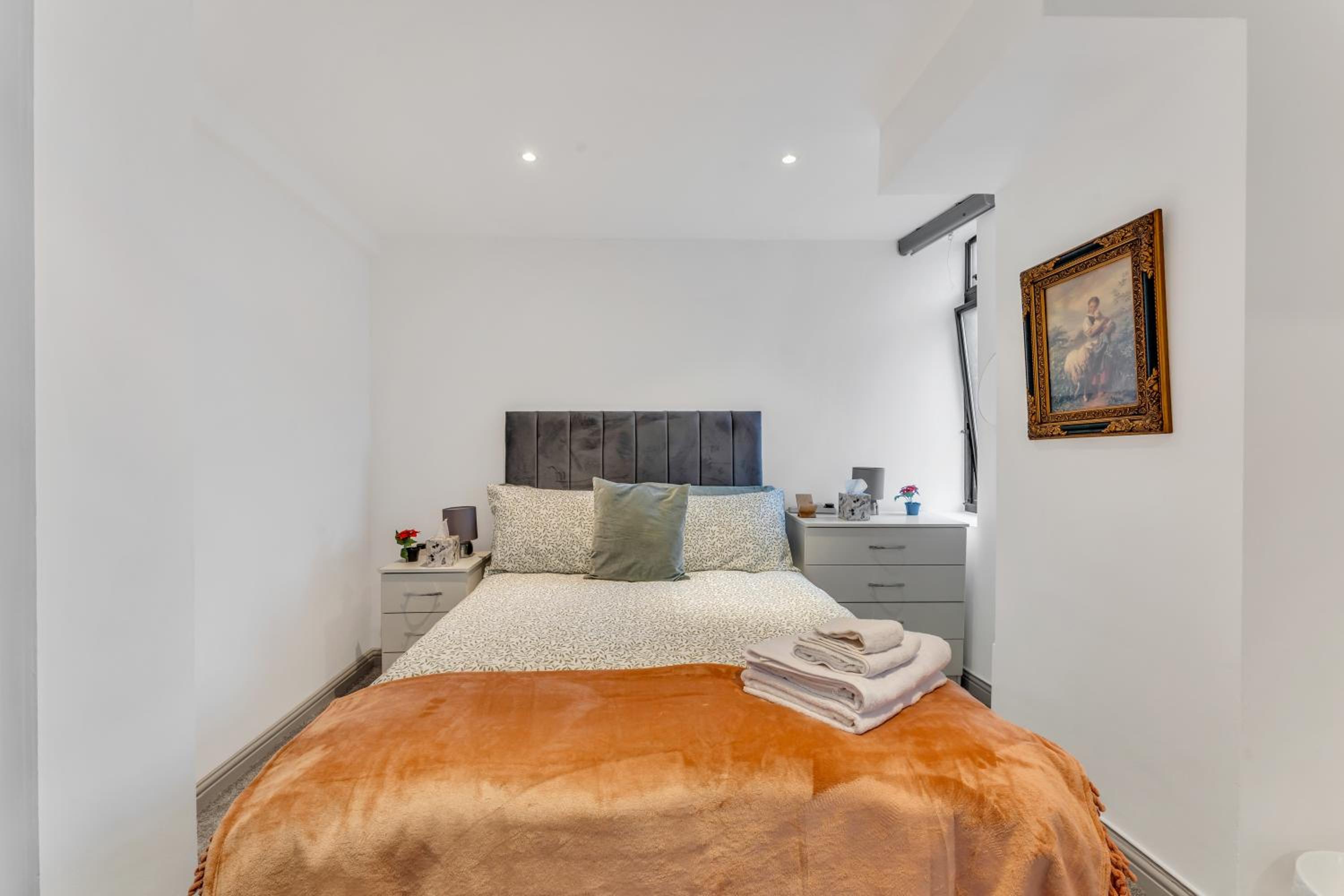 Central London, near Marble Arch, Oxford Street, Mayfair, One Bedroom Apartment