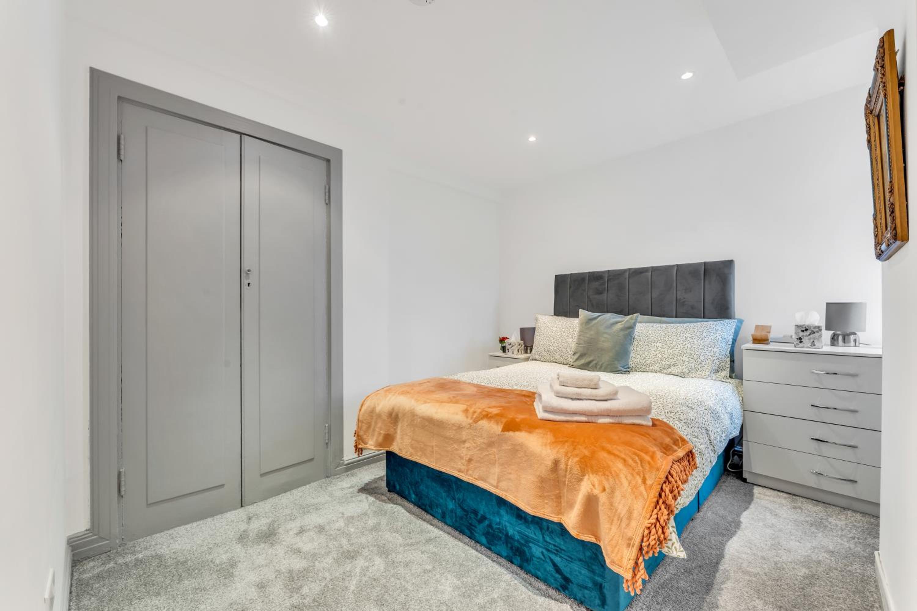Central London, near Marble Arch, Oxford Street, Mayfair, One Bedroom Apartment