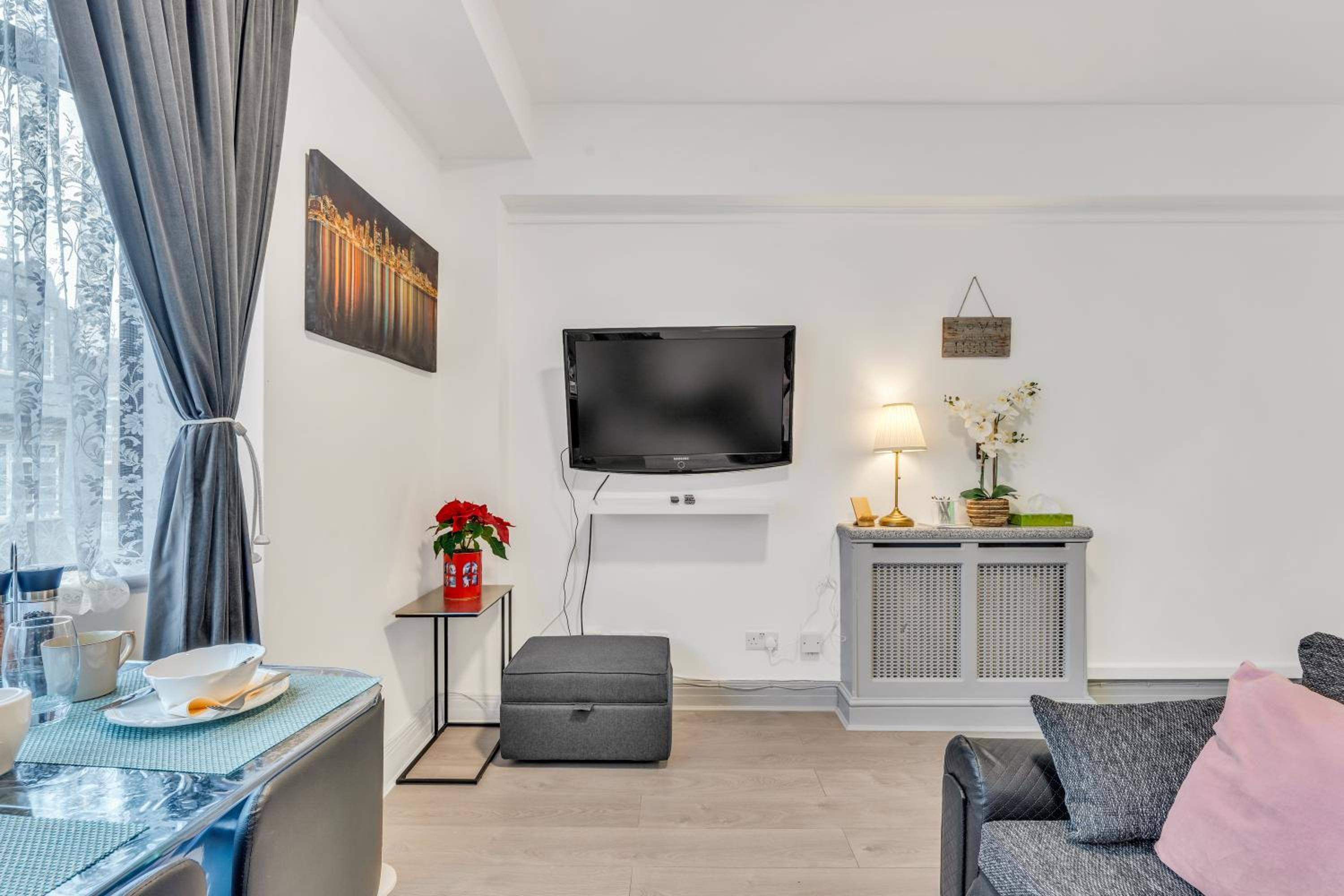 Central London, near Marble Arch, Oxford Street, Mayfair, One Bedroom Apartment