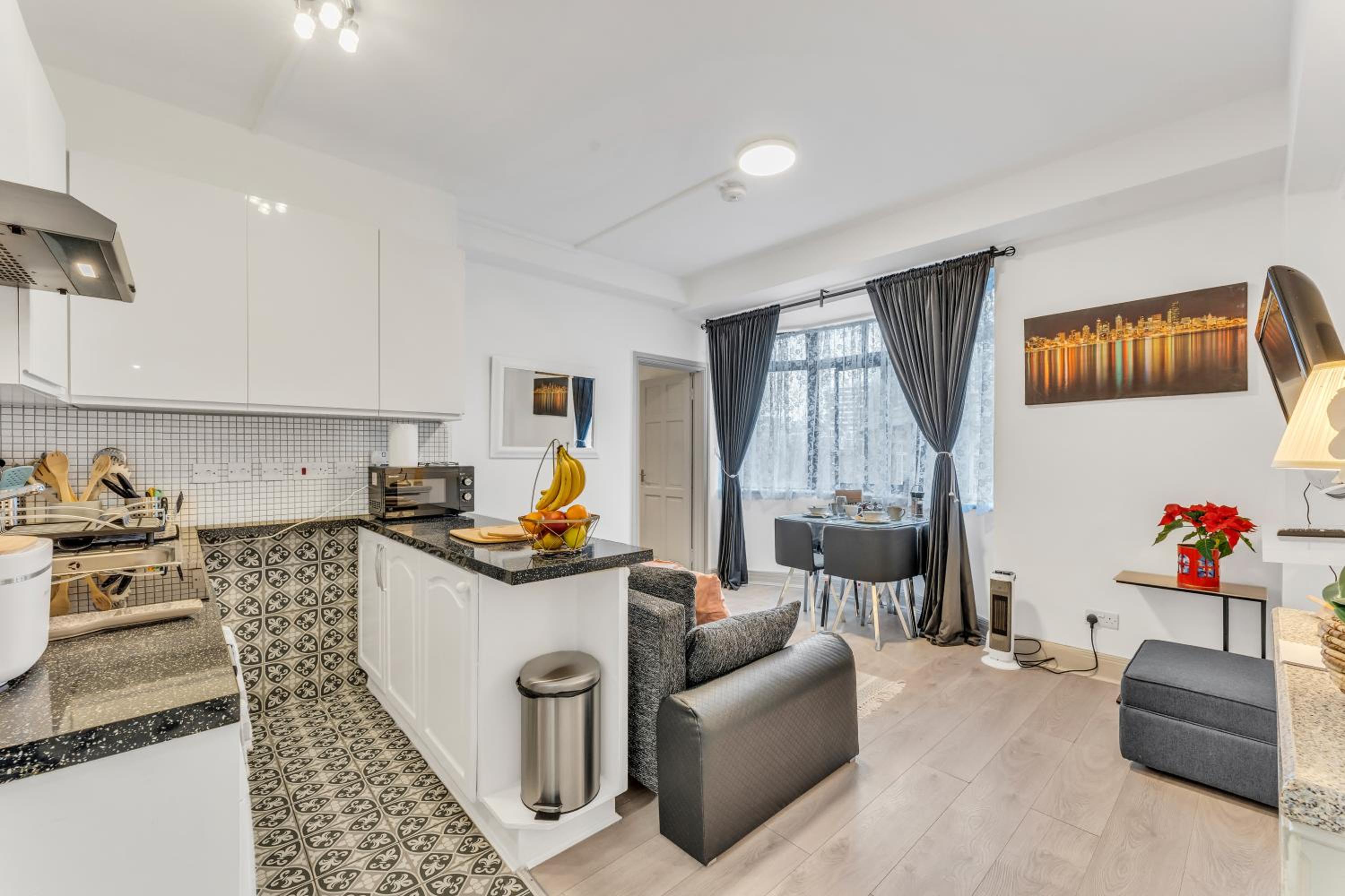 Central London, near Marble Arch, Oxford Street, Mayfair, One Bedroom Apartment