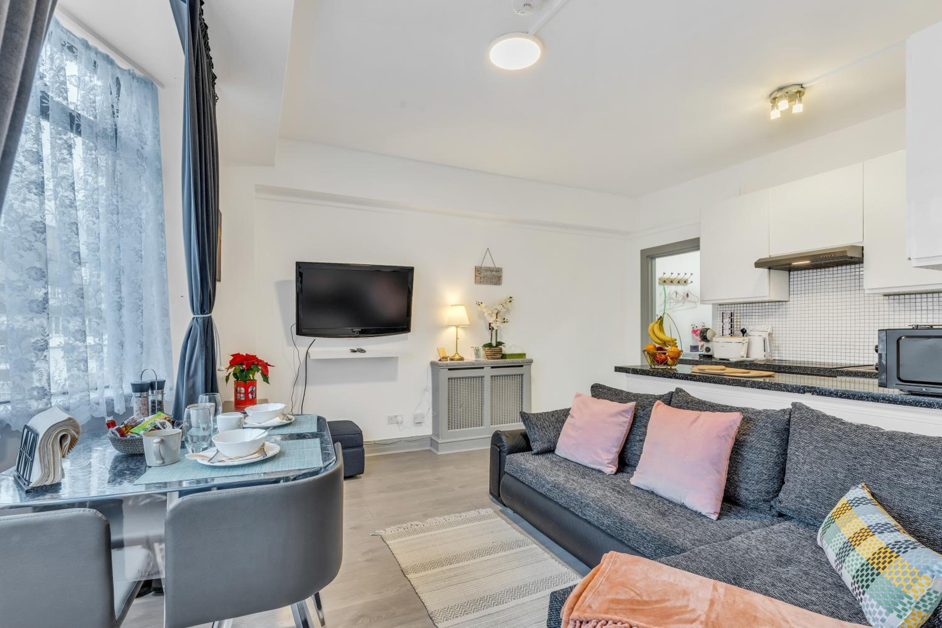 Central London, near Marble Arch, Oxford Street, Mayfair, One Bedroom Apartment