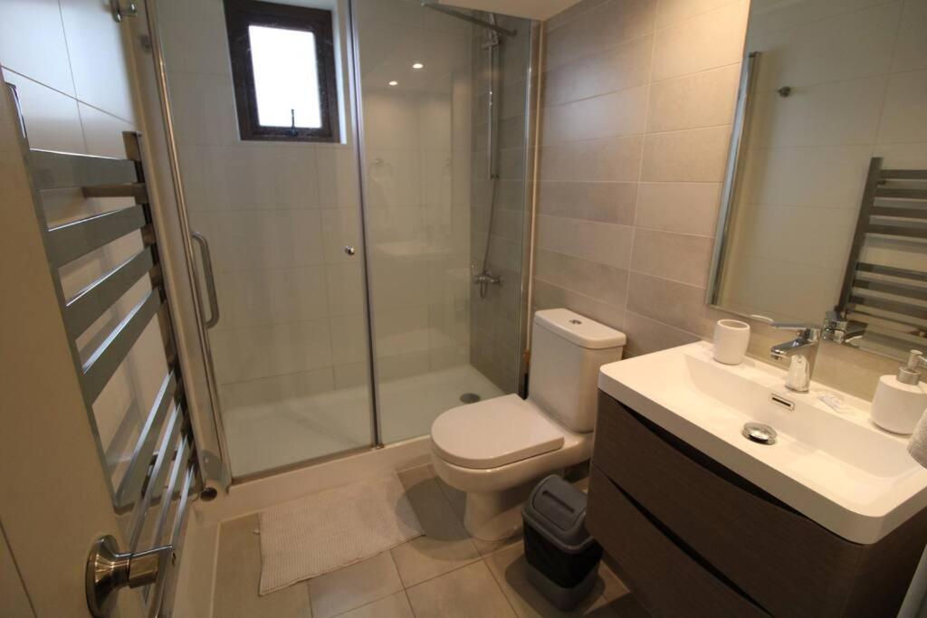 TuArriendoCL-MPHA106 Gran Depto en Pto Varas 3D2B 6PAX sin vista primer piso con jardin