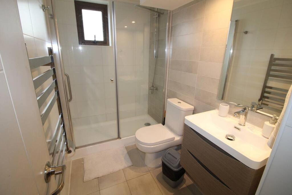TuArriendoCL-MPHA106 Gran Depto en Pto Varas 3D2B 6PAX sin vista primer piso con jardin
