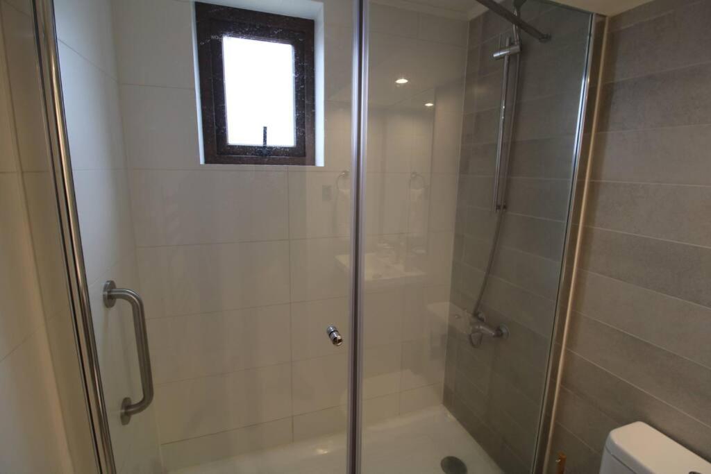 TuArriendoCL-MPHA106 Gran Depto en Pto Varas 3D2B 6PAX sin vista primer piso con jardin