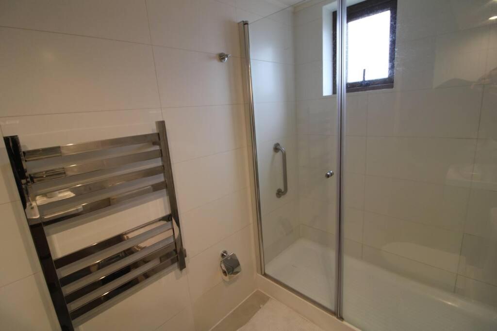 TuArriendoCL-MPHA106 Gran Depto en Pto Varas 3D2B 6PAX sin vista primer piso con jardin