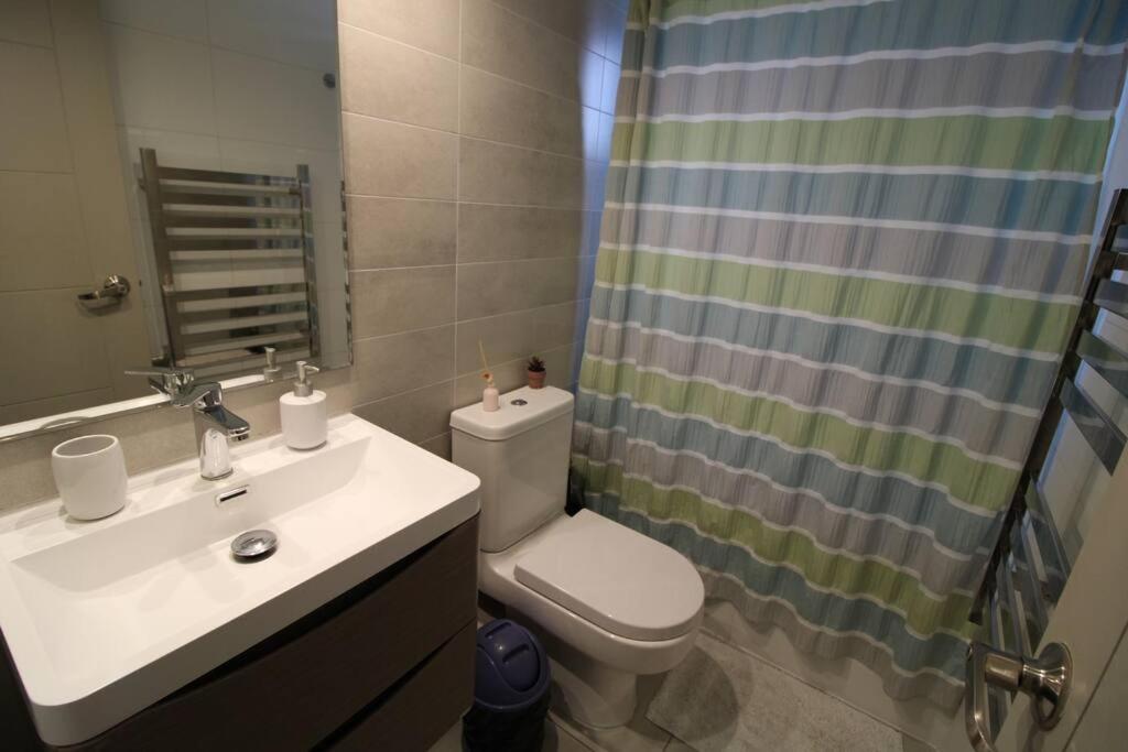 TuArriendoCL-MPHA106 Gran Depto en Pto Varas 3D2B 6PAX sin vista primer piso con jardin