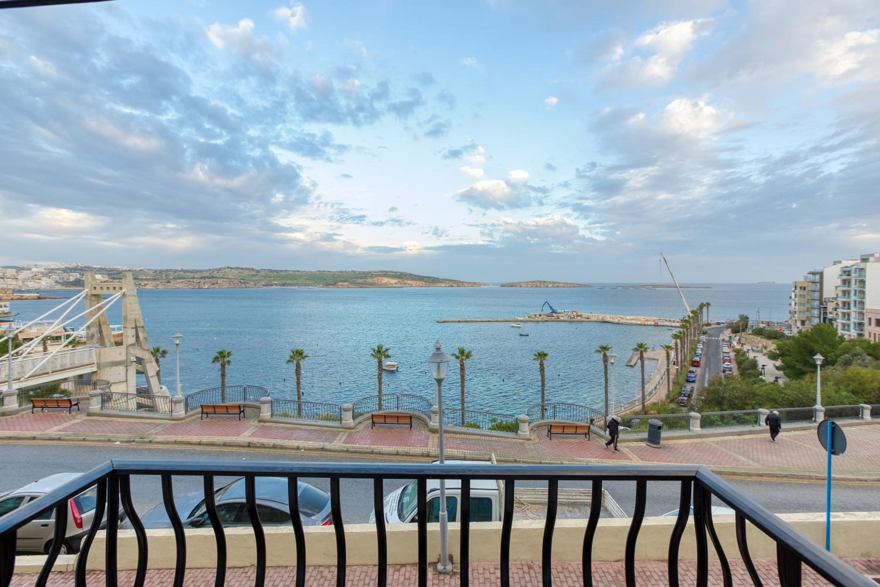 SPB26 - Seafront House in Bugibba photo 2