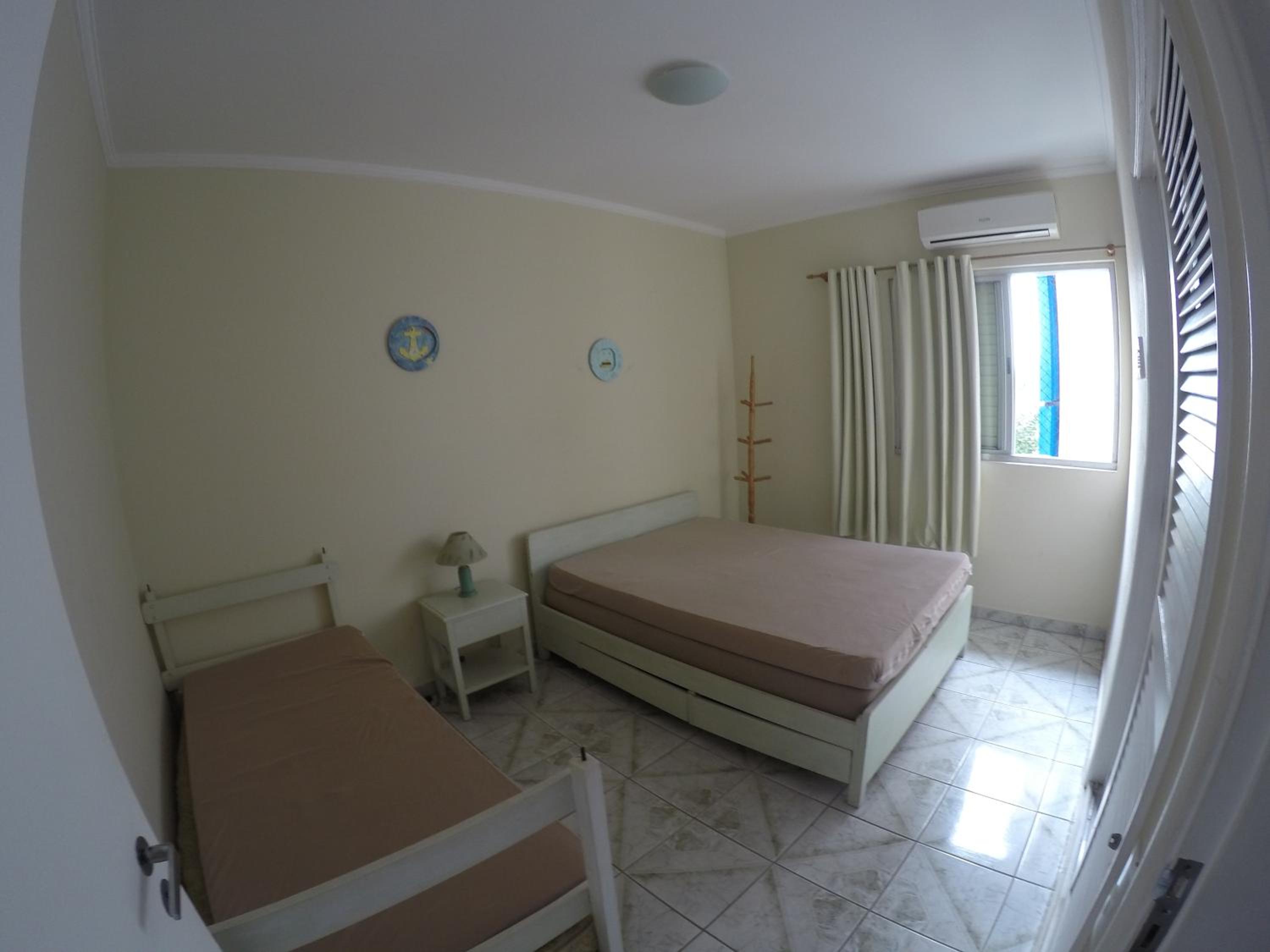 Apartamento Espaçoso a 300m da praia Enseada, Guaruja